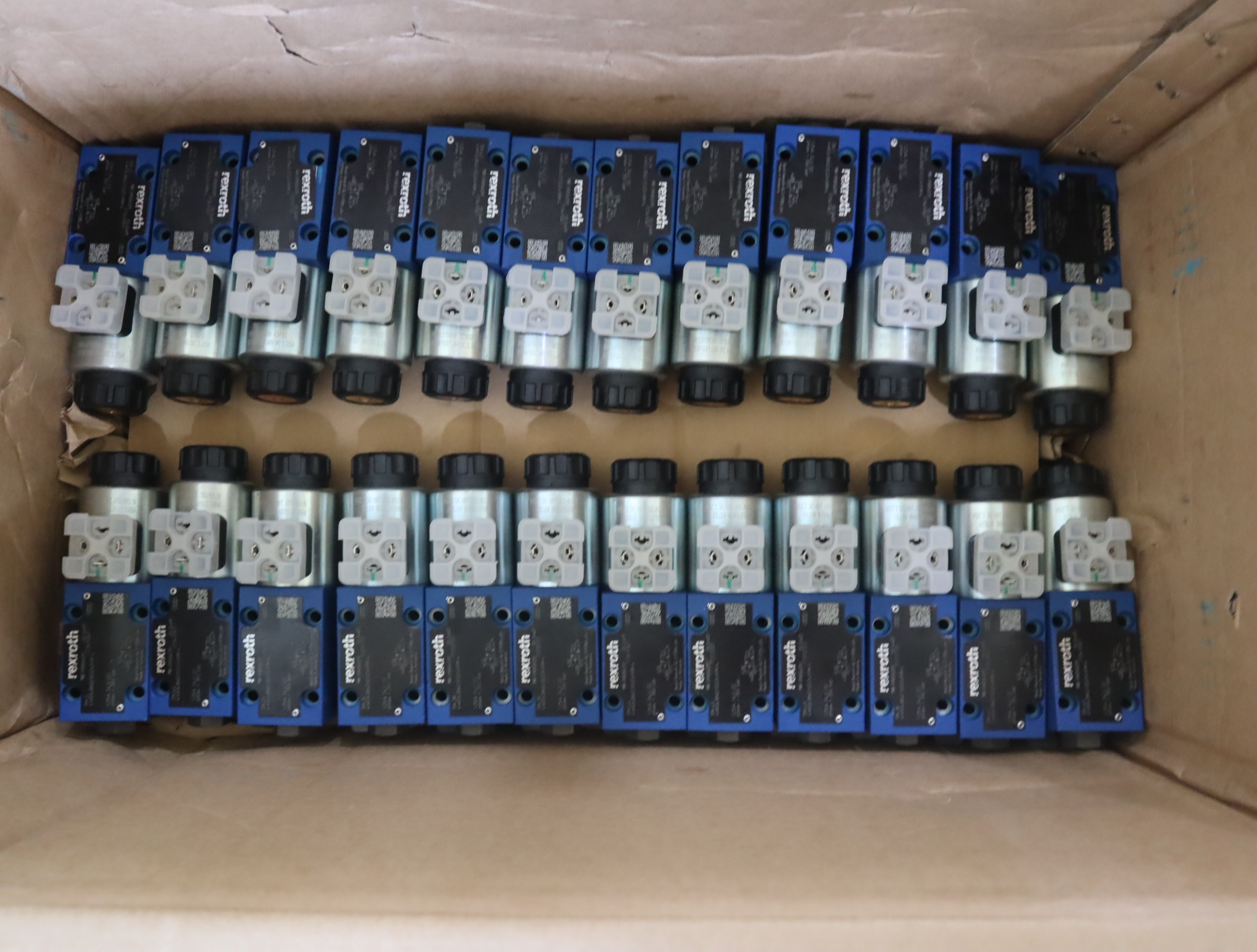 R900561291 4WE6JB6X/EG24N9K4 德国力士乐REXROTH电磁阀