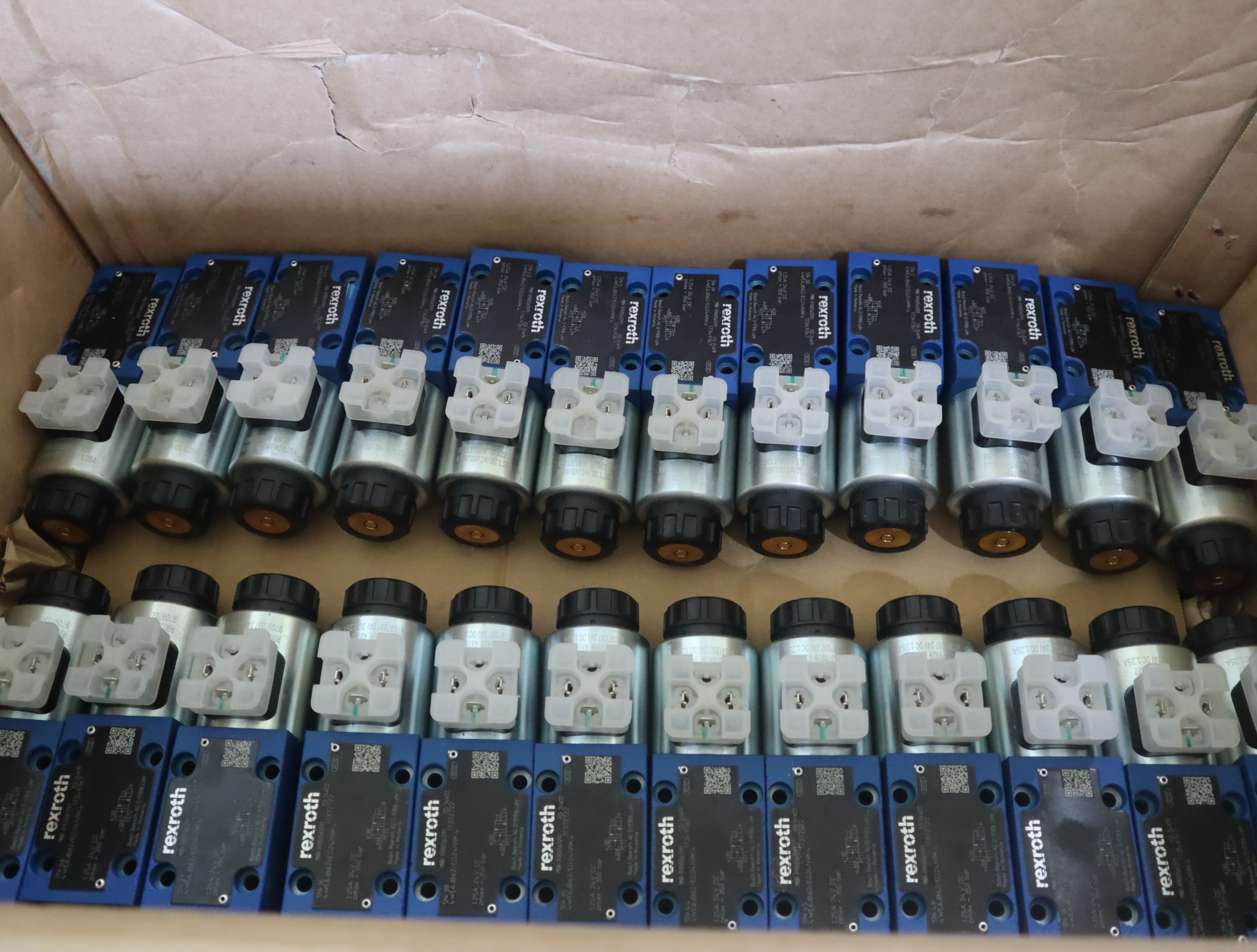 R900561291 4WE6JB6X/EG24N9K4 德国力士乐REXROTH电磁阀