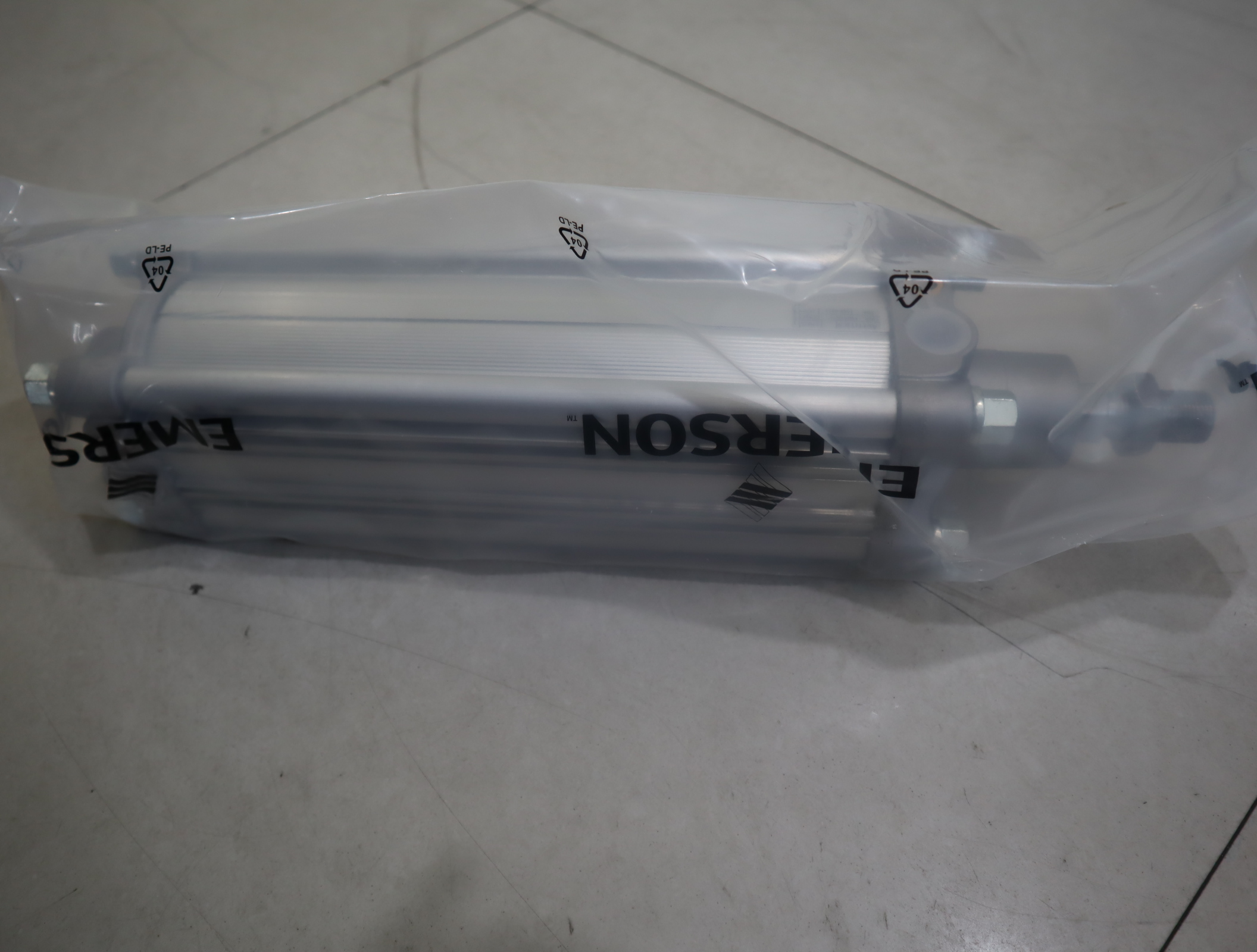 R480640579 080-0215 德国安沃驰AVENTICS 气缸