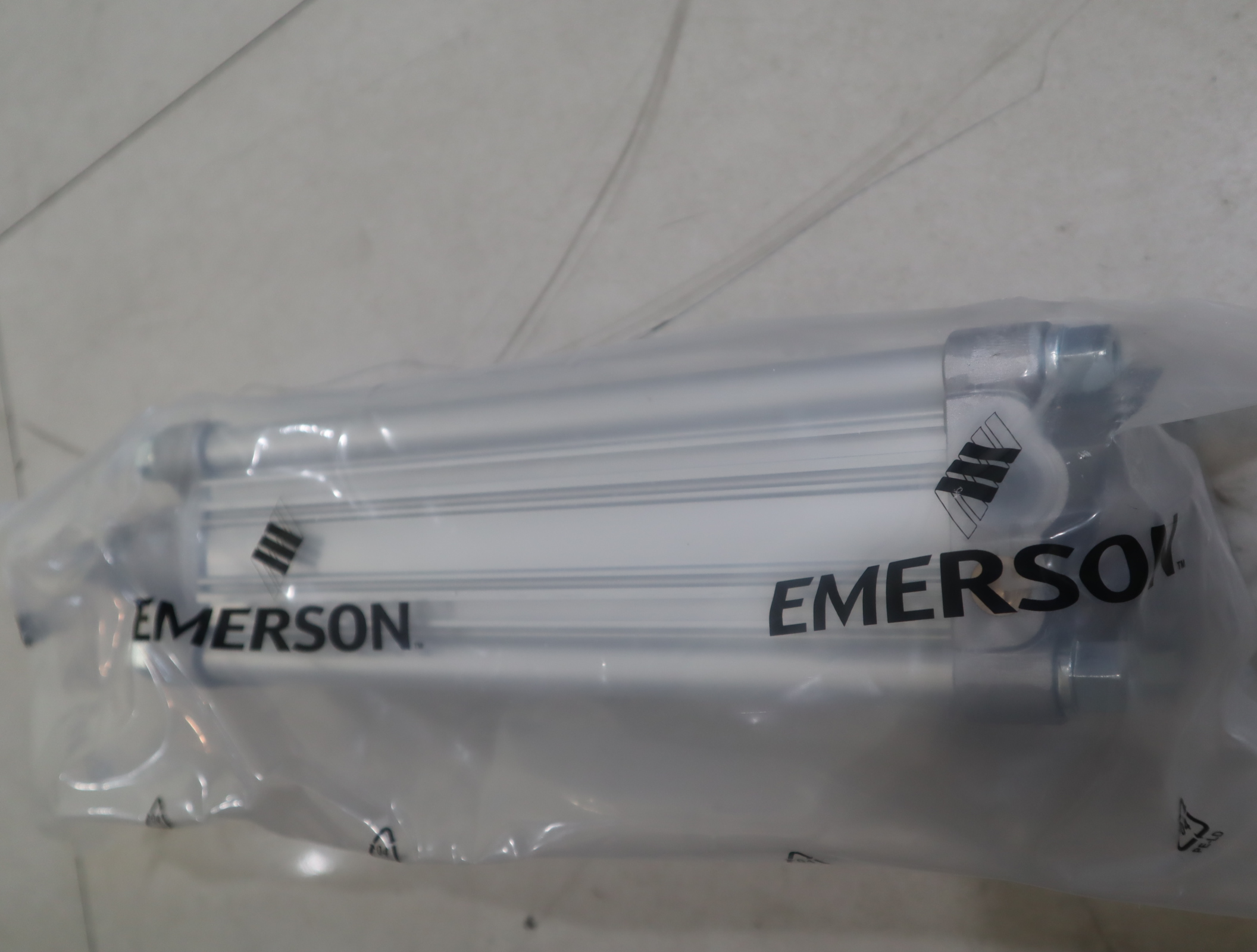 R480640579 080-0215 德国安沃驰AVENTICS 气缸