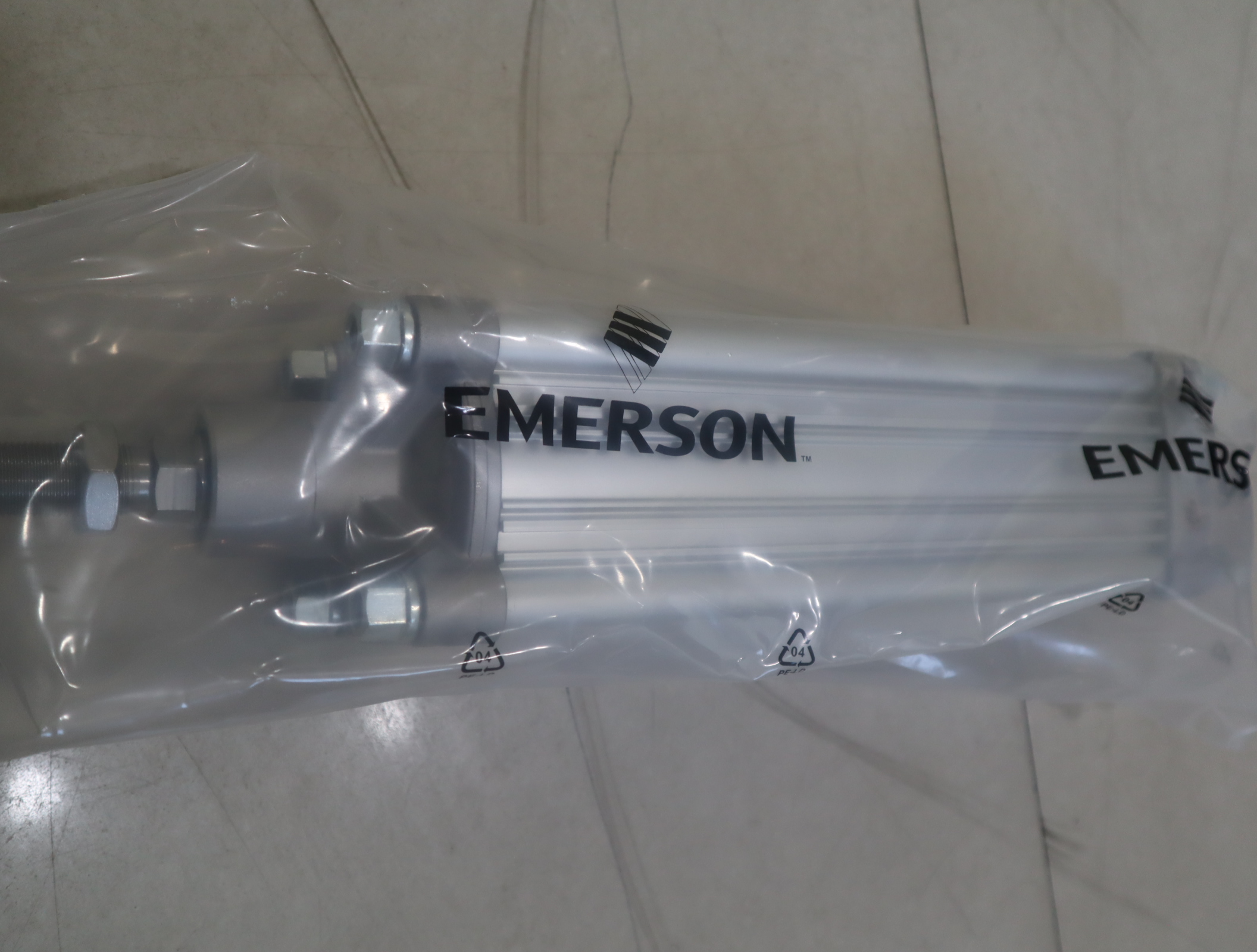 R480640579 080-0215 德国安沃驰AVENTICS 气缸