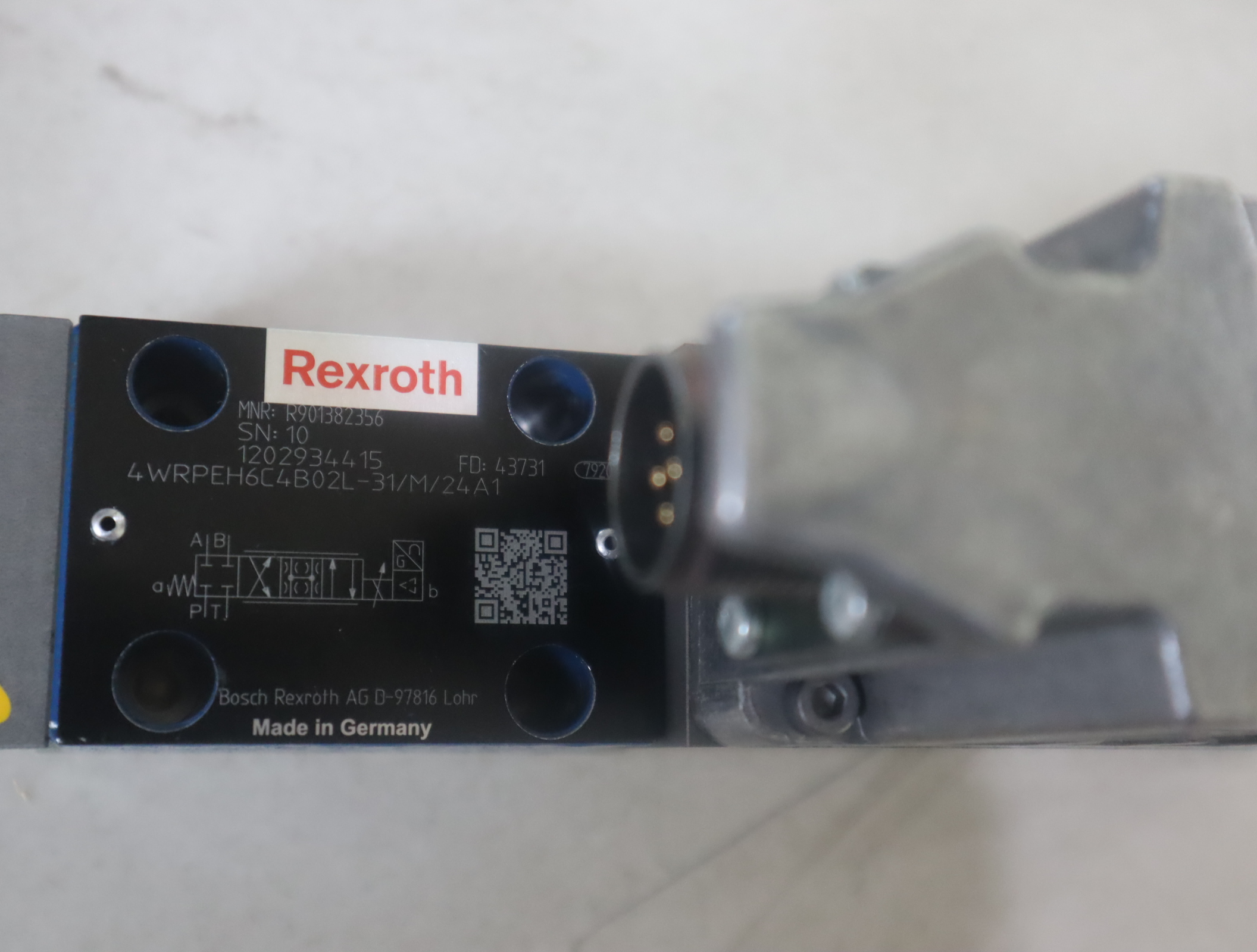 R901382356 4WRPEH6C4B02L-31/M/24A1 德国力士乐REXROTH比例阀