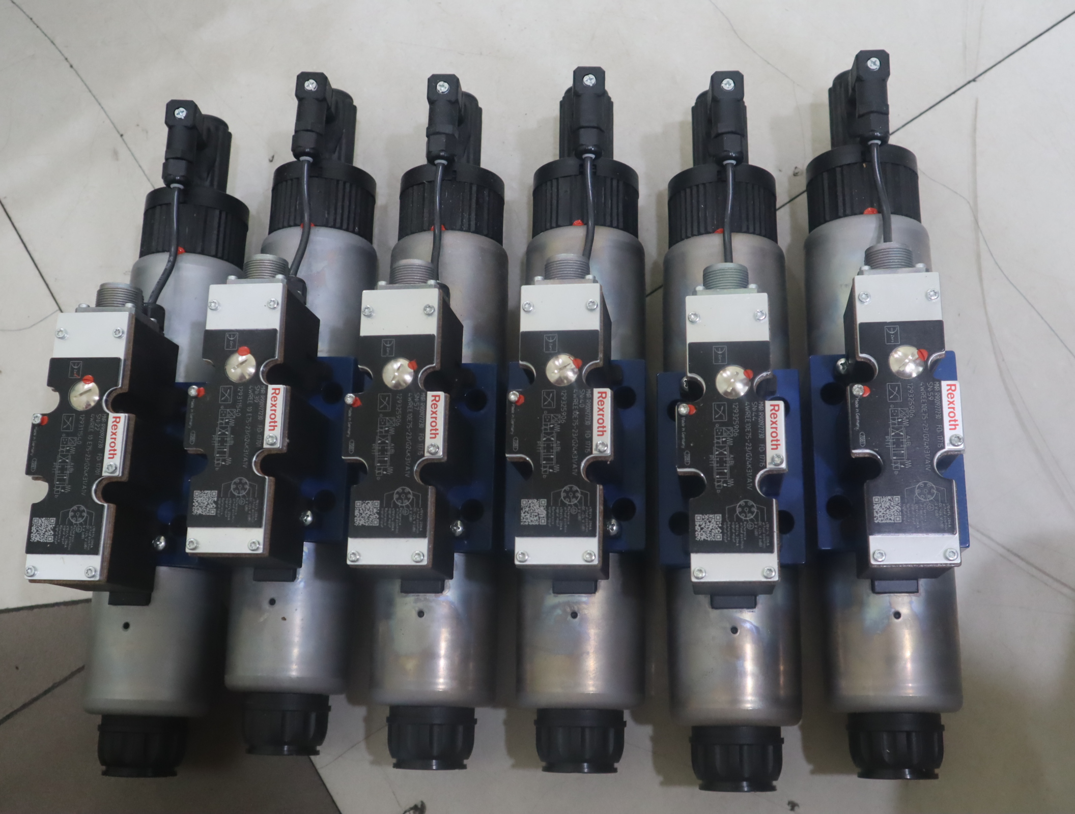 R900927230 4WREE10E75-20/G24K31/A1V 德国力士乐REXROTH比例阀