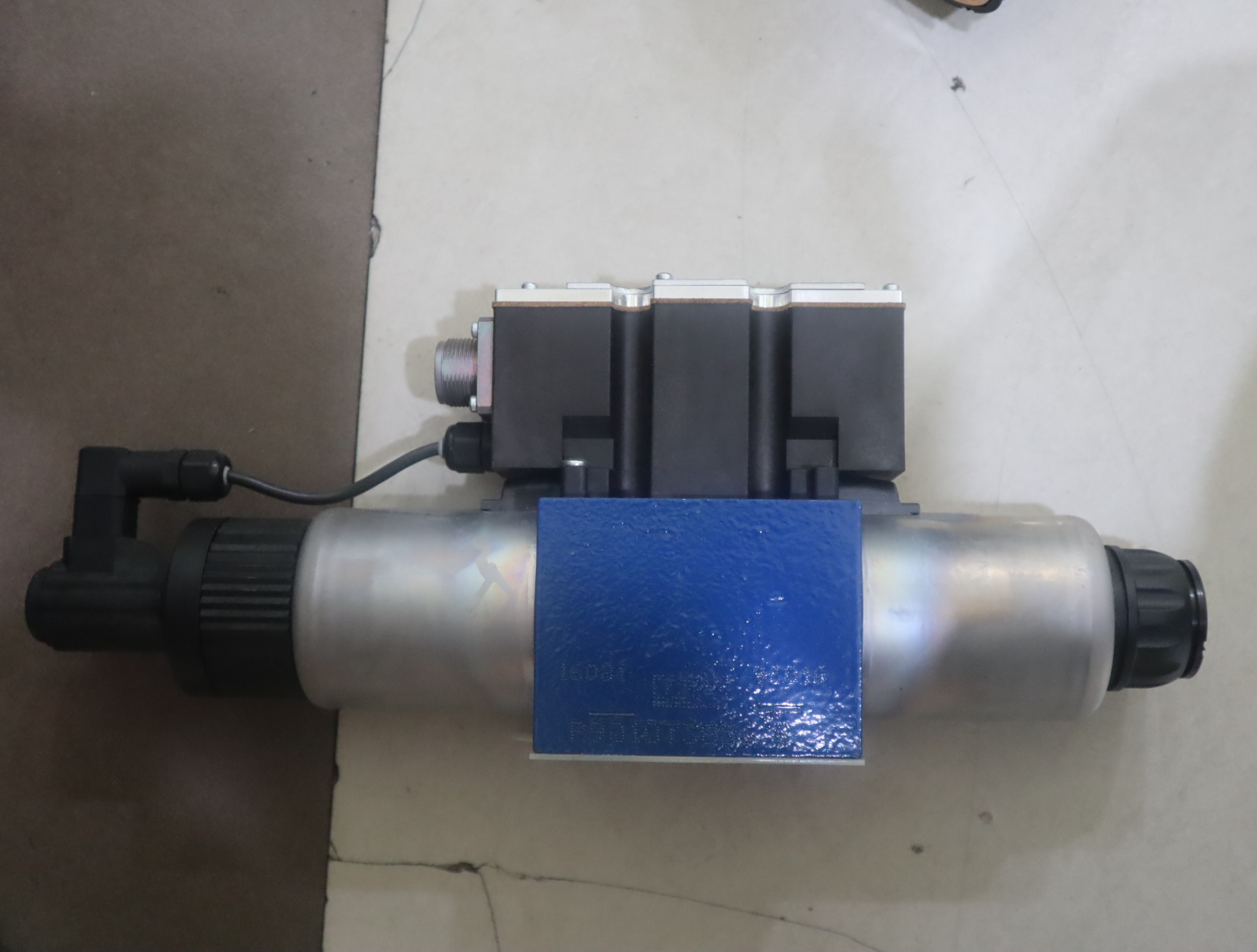 R900927230 4WREE10E75-20/G24K31/A1V 德国力士乐REXROTH比例阀