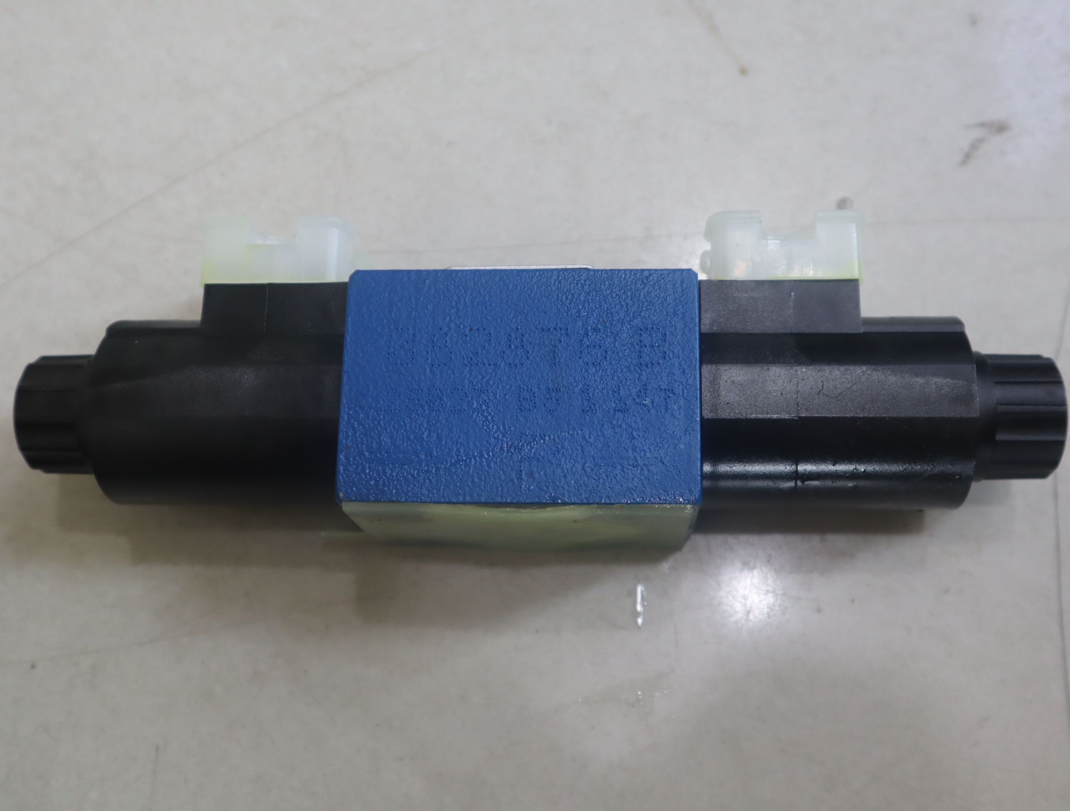 R901108990 4WE6J70/HG24N9K4/B10 德国力士乐REXROTH电磁阀