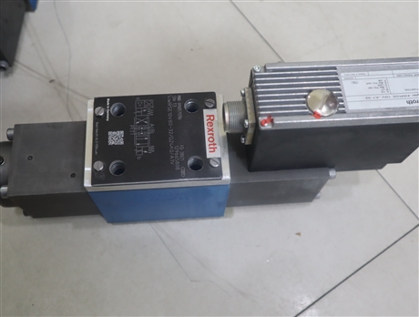 R900579286 4WRSE10V80-3X/G24K0/A1V 德国力士乐REXROTH比例阀