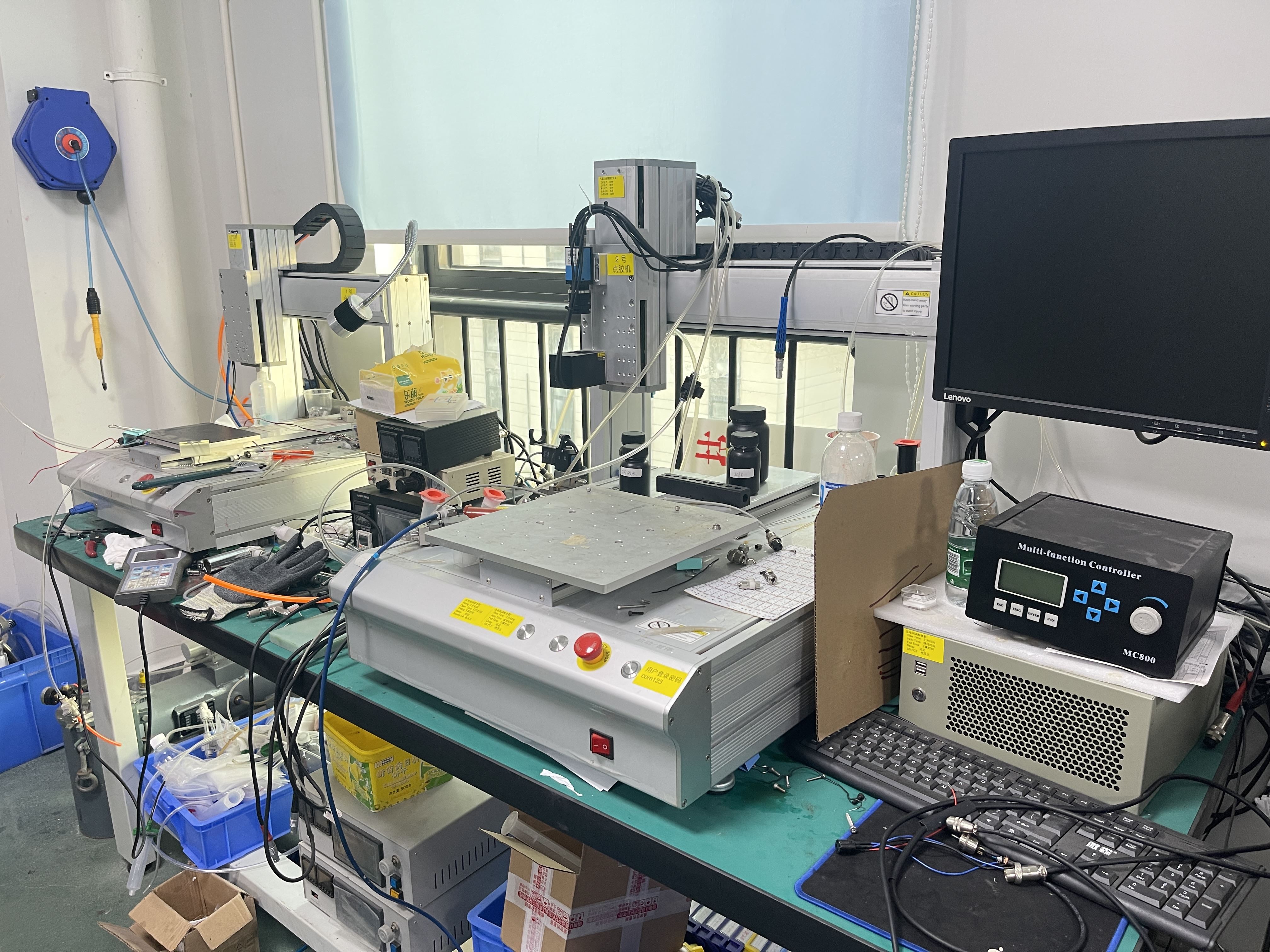 自动撞针阀，最大液体压力可靠，240g 轻巧设计，平板显示器点胶超精确