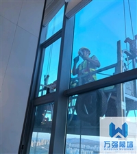 成都高空玻璃幕墙工程安装
