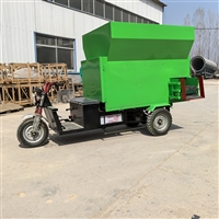 青储粉碎投喂车 牧场养牛场撒料车 牧场粉碎抛料车