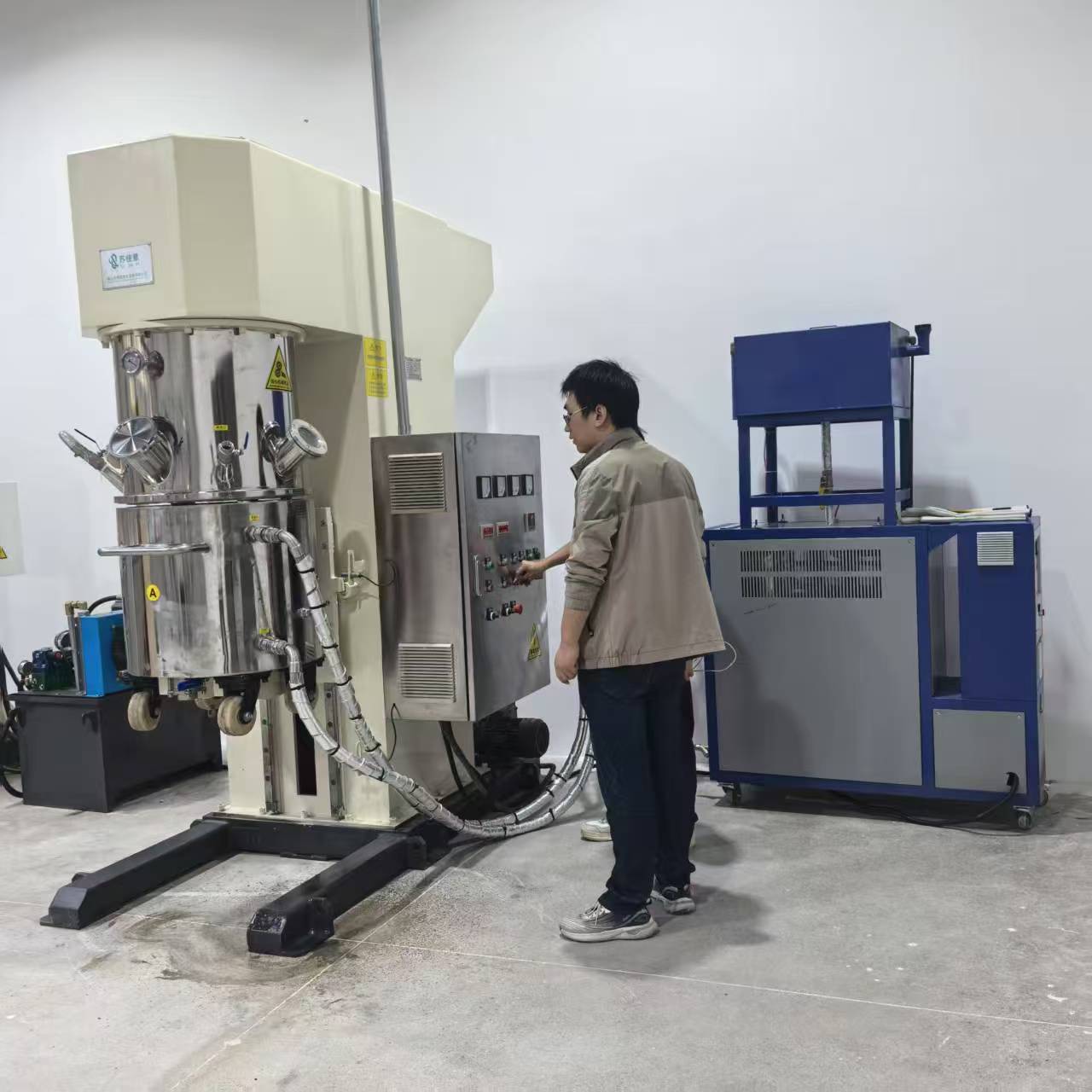 100L 双行星搅拌机 行星脱泡混合机 真空混合动力搅拌设备