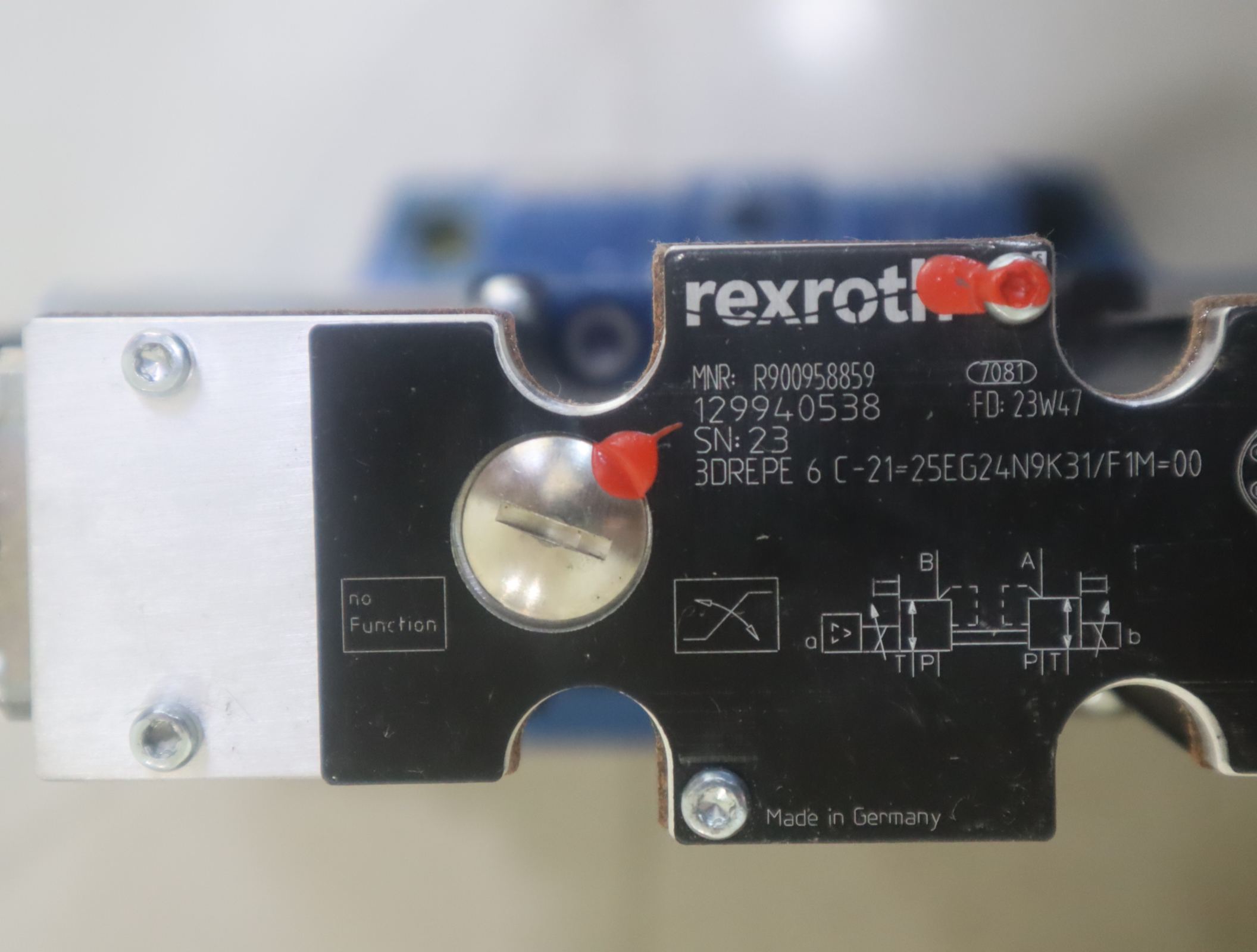 R901042860 4WRZE16W8-100-74/6EG24N9EK31/F1D3M 力士乐REXROTH