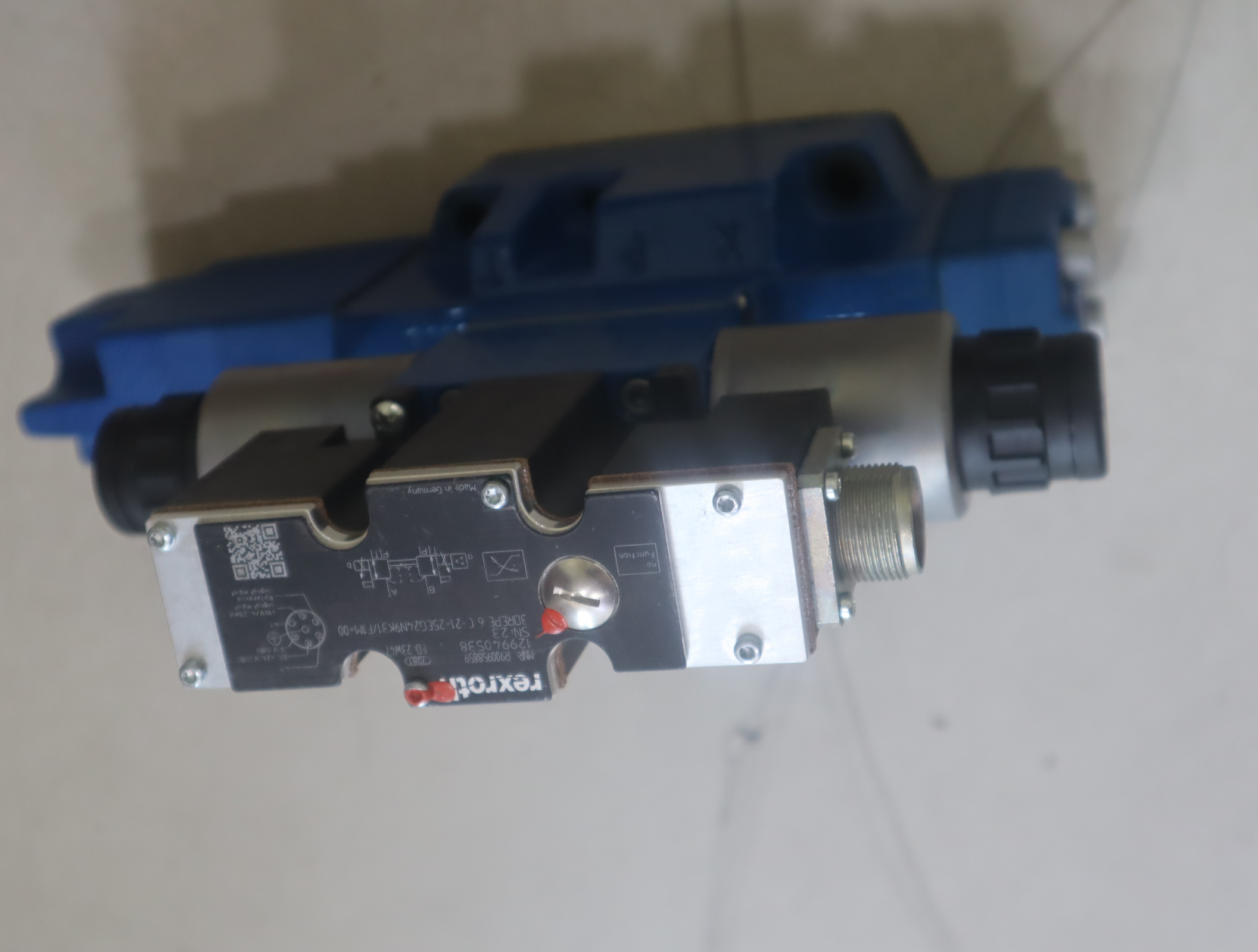 R901042860 4WRZE16W8-100-74/6EG24N9EK31/F1D3M 力士乐REXROTH