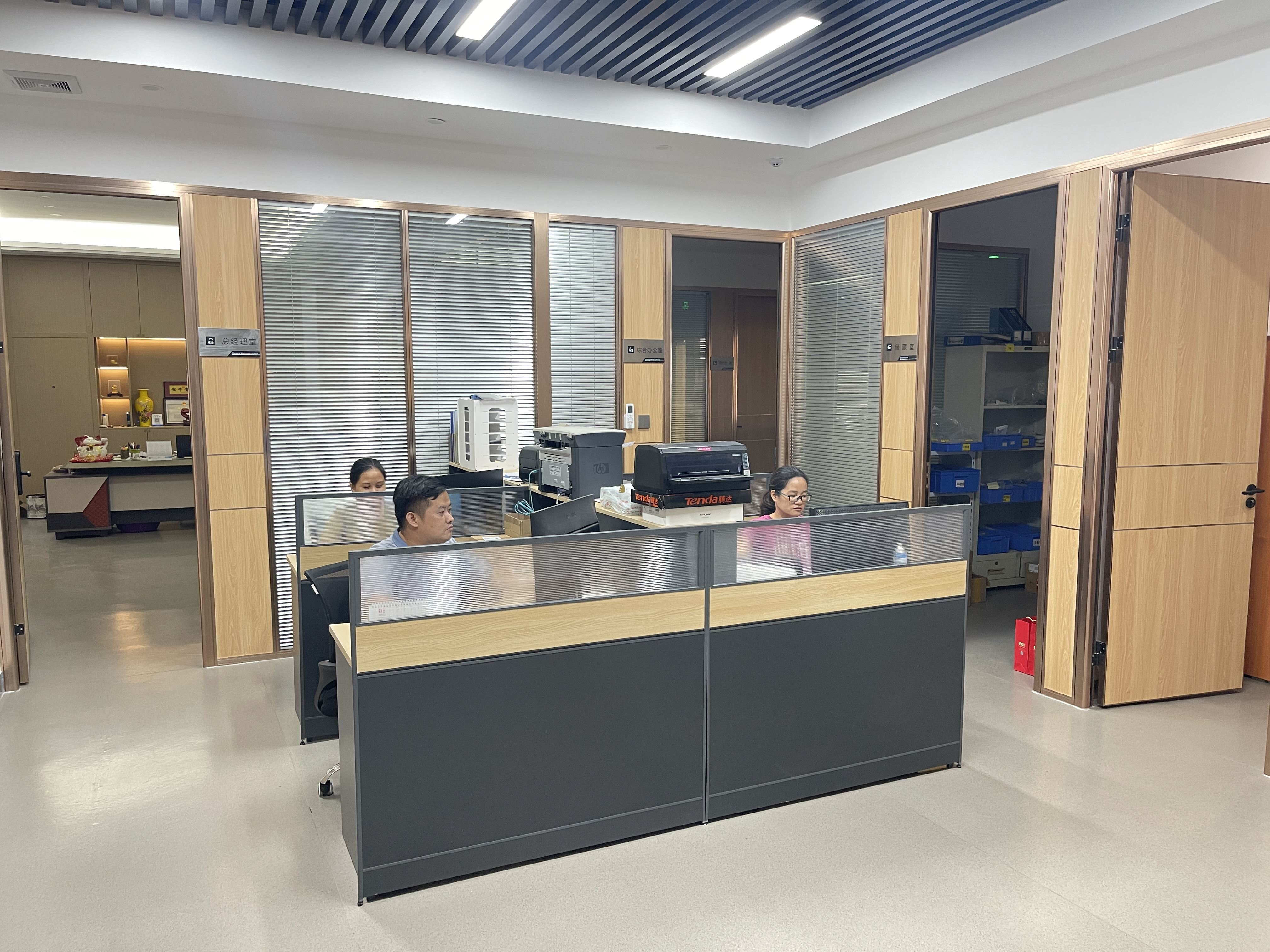 240g 轻型撞针阀，精准重复，半导体与 LED 领域首选，吐胶频率 300 次 / 分