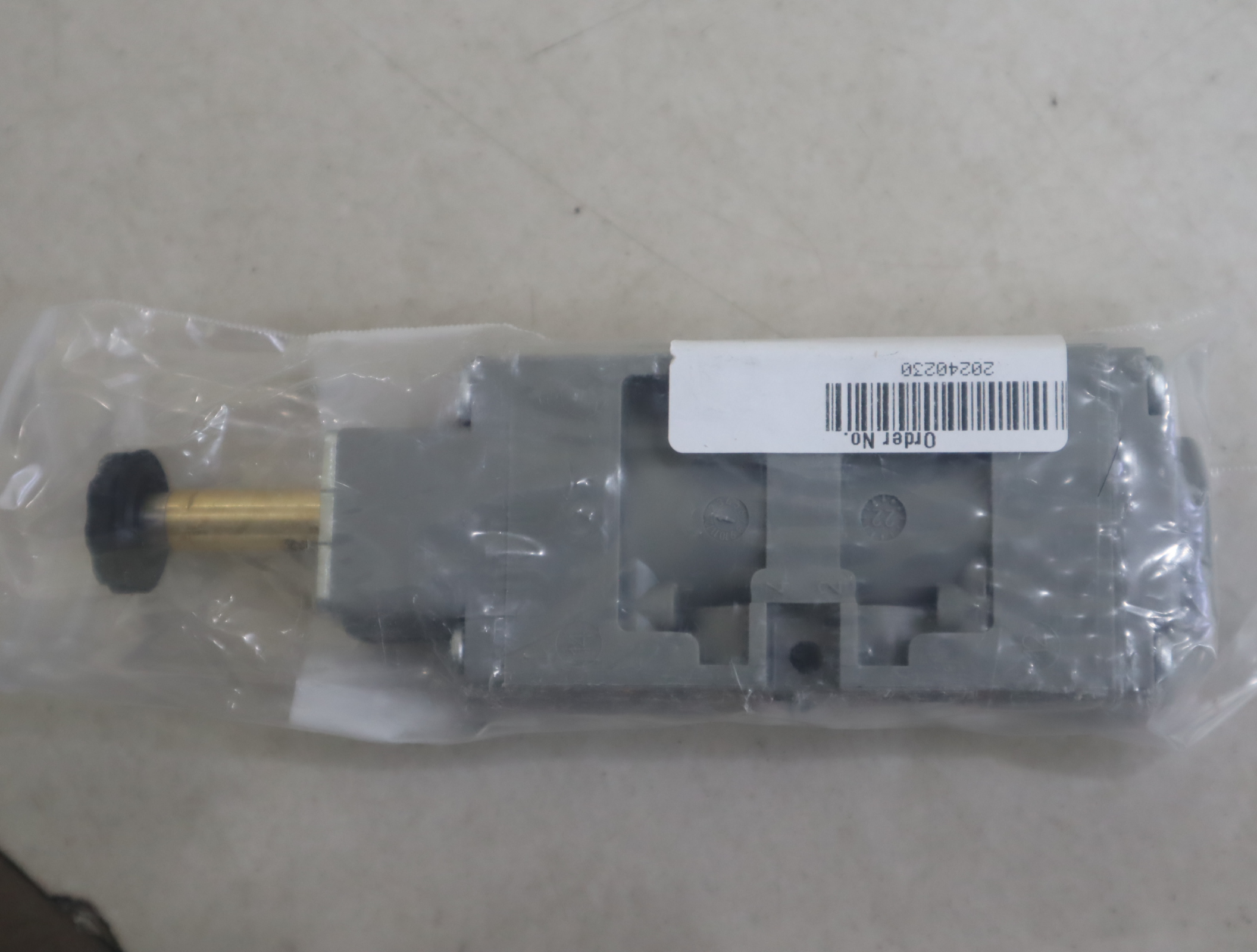 0820022981 RA18-5/2XX-SR-N0 C-OIL 德国安沃驰AVENTICS气动阀