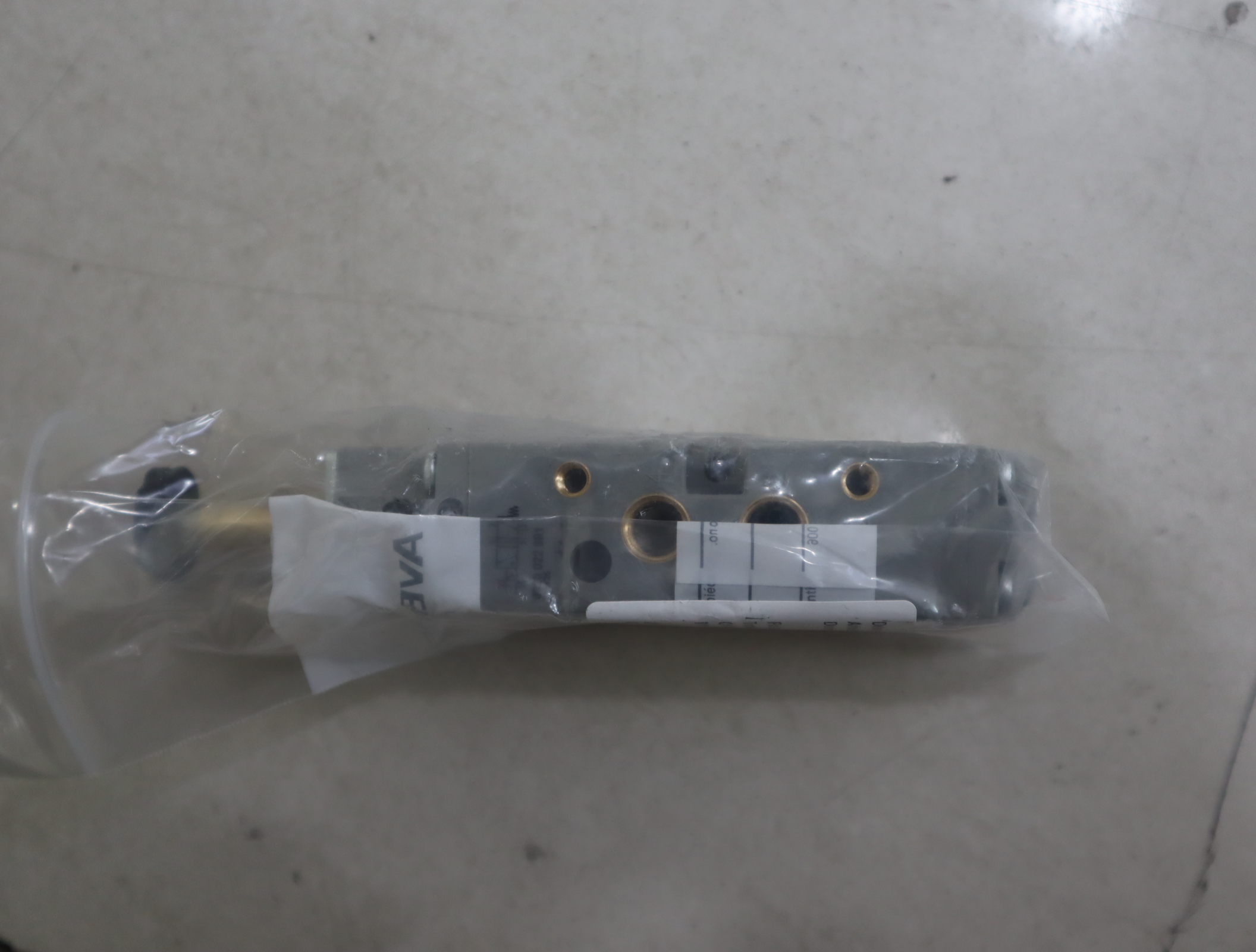 0820022981 RA18-5/2XX-SR-N0 C-OIL 德国安沃驰AVENTICS气动阀