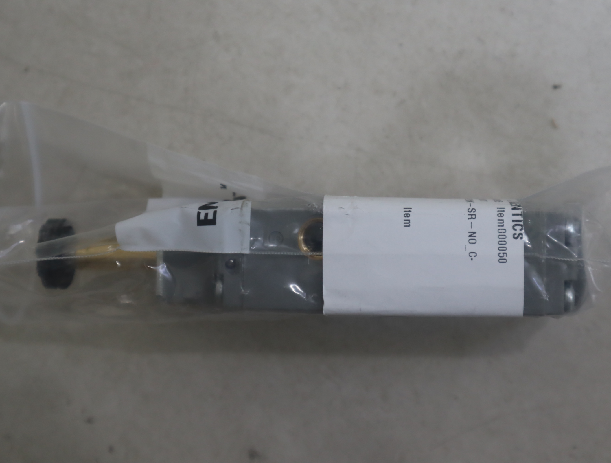 0820022981 RA18-5/2XX-SR-N0 C-OIL 德国安沃驰AVENTICS气动阀