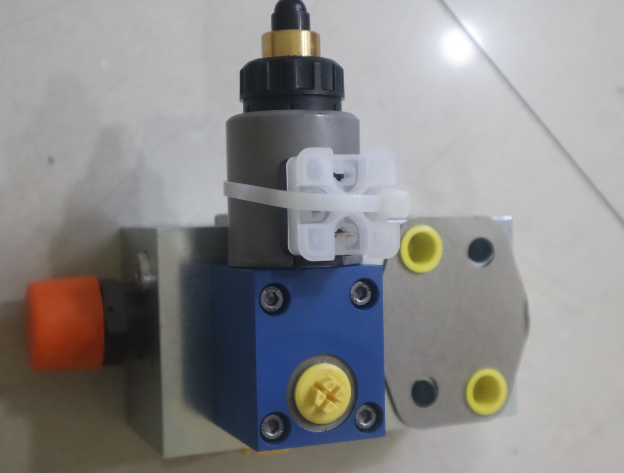 DBAE25BH2-23/350G24K4H1 R901559360 德国力士乐REXROTH泵安全块