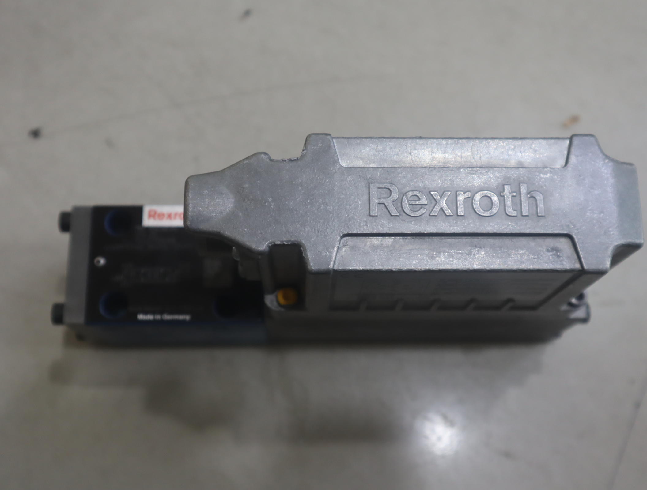 R901382315 4WRPEH6C3B40L-3X/M/24A1 德国力士乐REXROTH比例阀