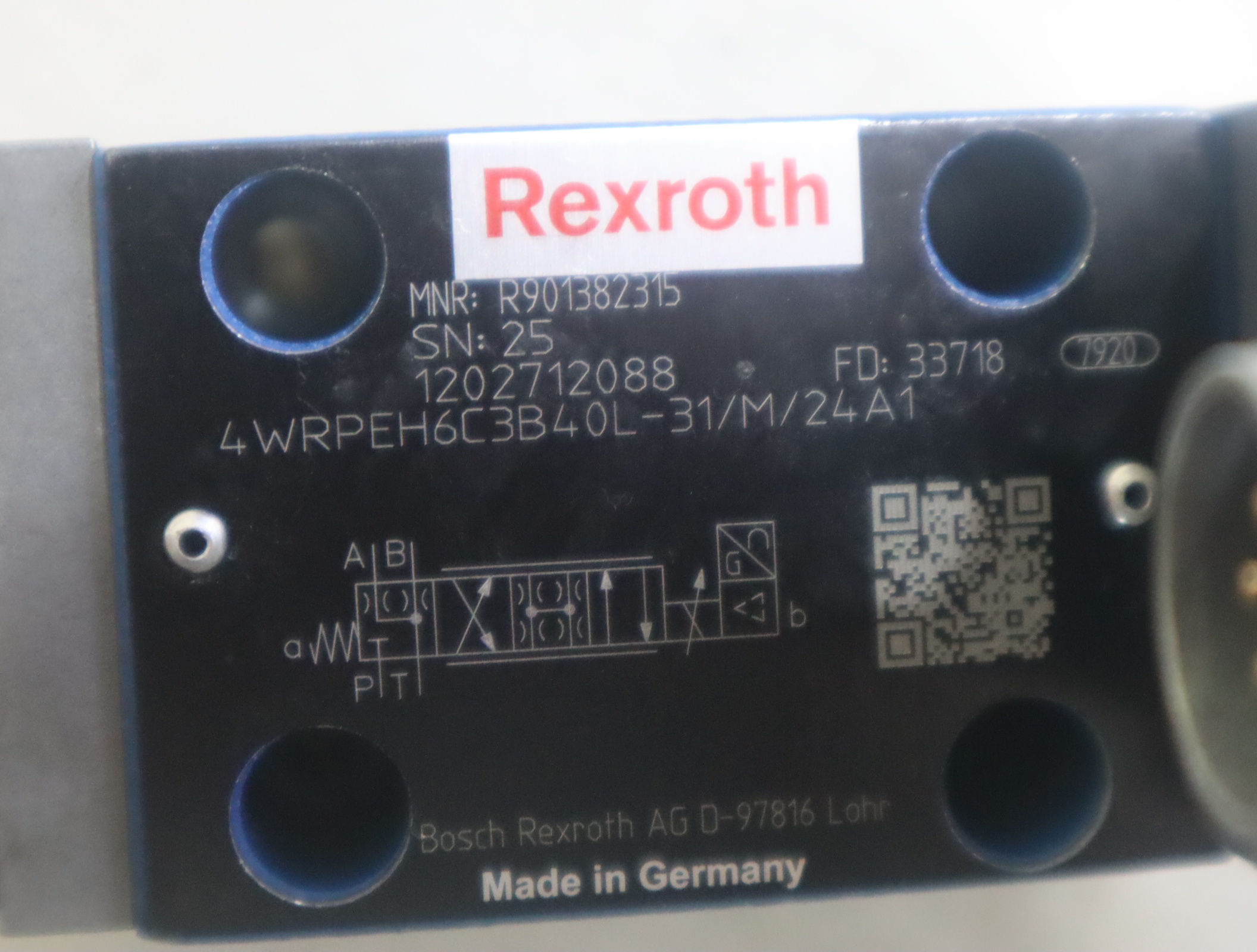 R901382315 4WRPEH6C3B40L-3X/M/24A1 德国力士乐REXROTH比例阀