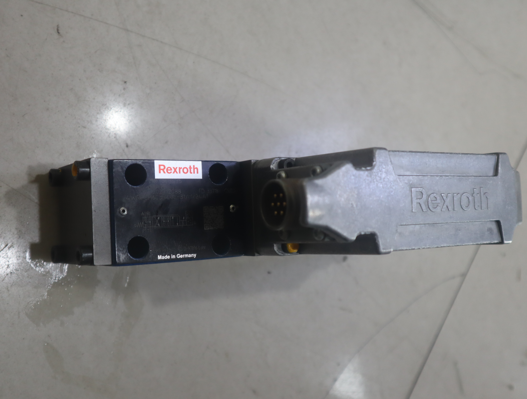 R901382315 4WRPEH6C3B40L-3X/M/24A1 德国力士乐REXROTH比例阀