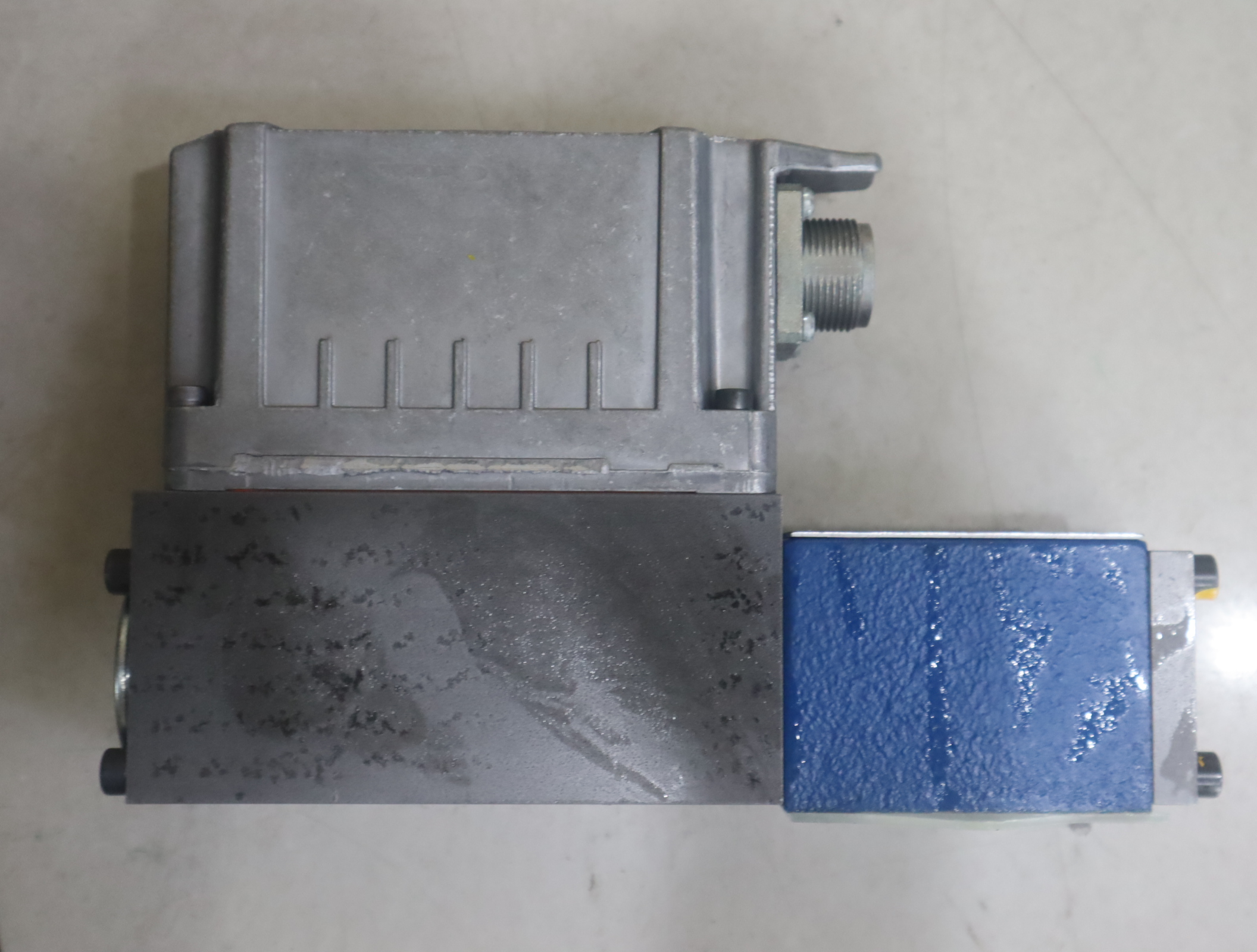 R901382315 4WRPEH6C3B40L-3X/M/24A1 德国力士乐REXROTH比例阀