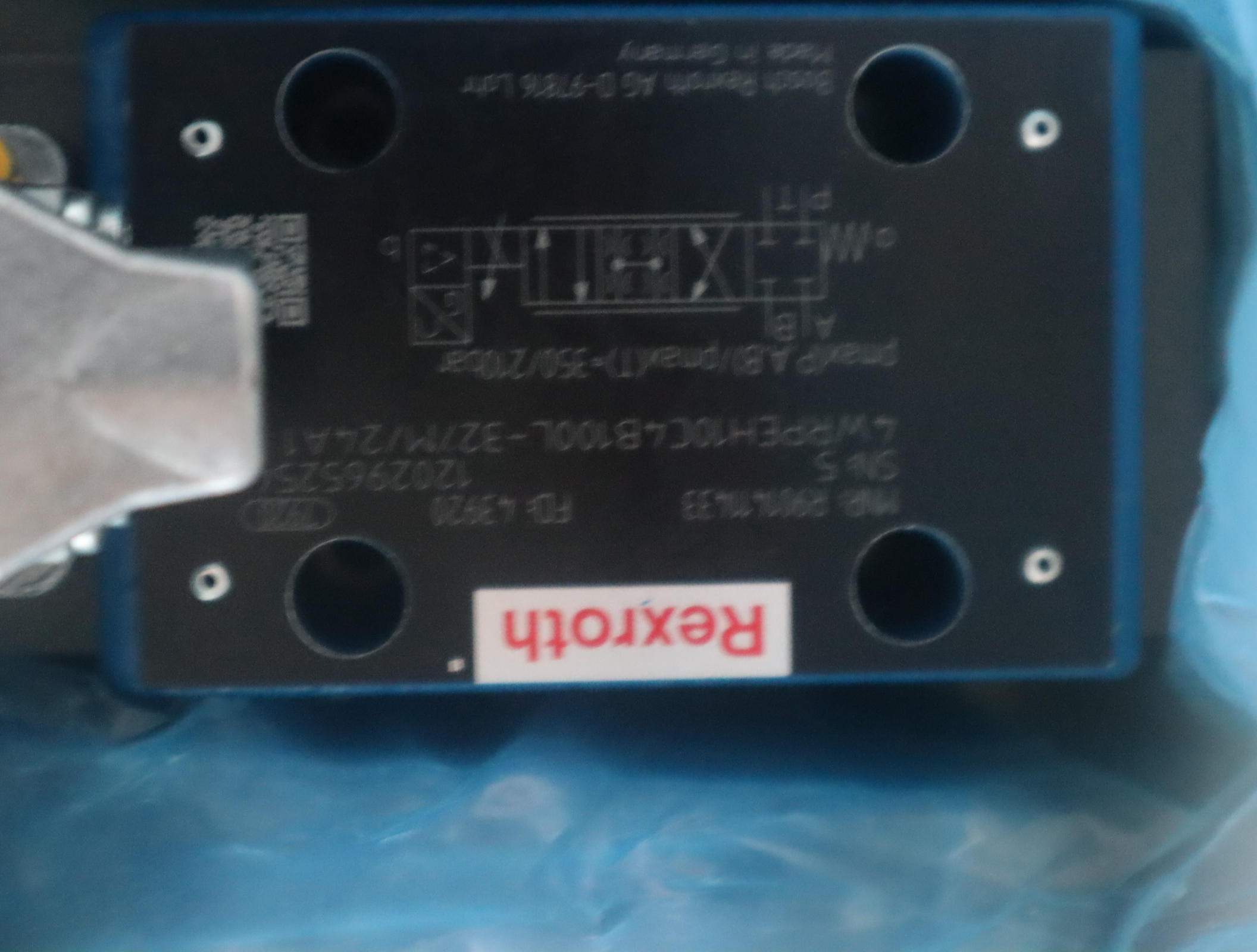 R901411433 4WRPEH10C4B100L-3X/M/24A1 德国力士乐REXROTH阀