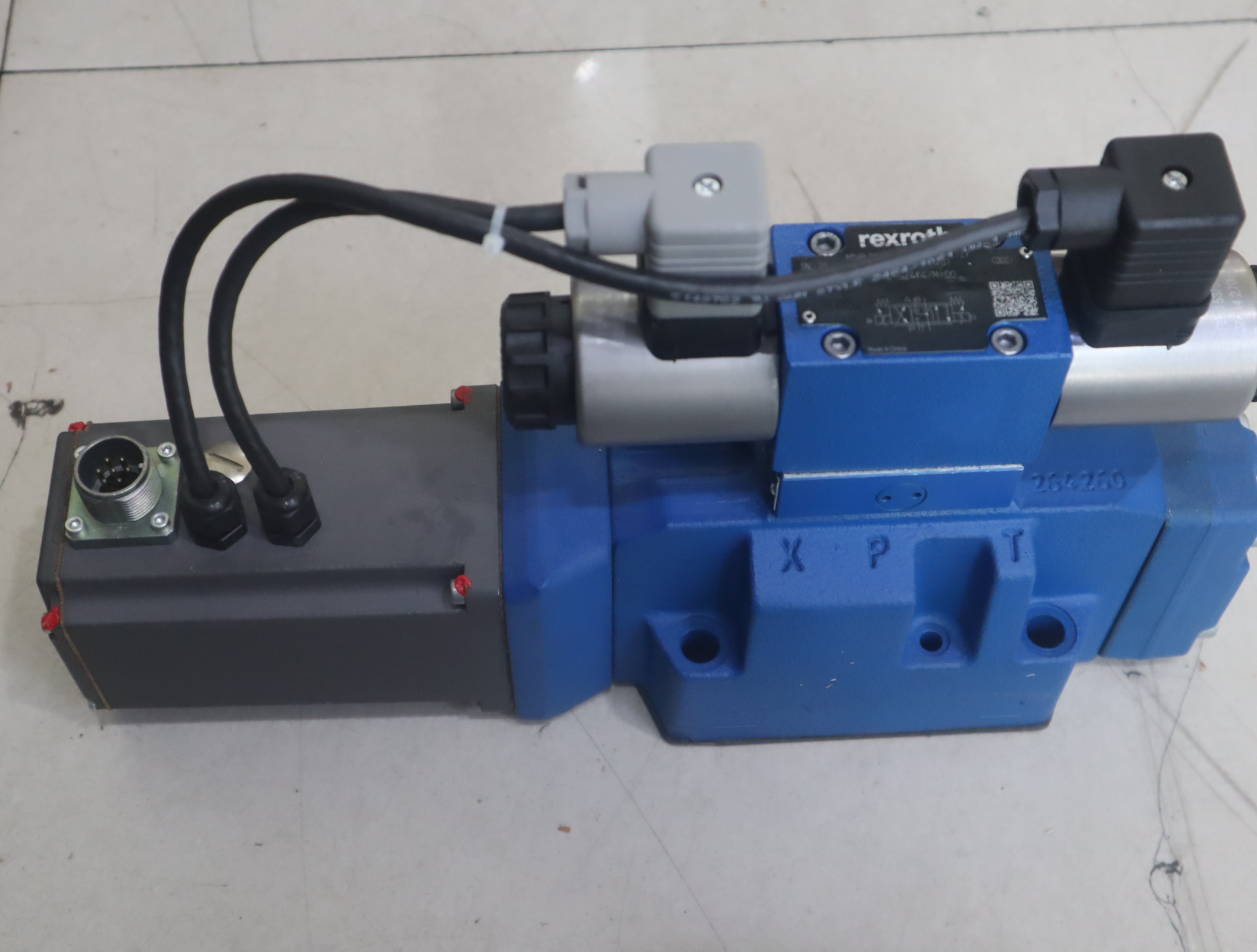 R900727361 4WRKE16E200L-3X/6EG24EK31/A1D3M 力士乐REXROTH