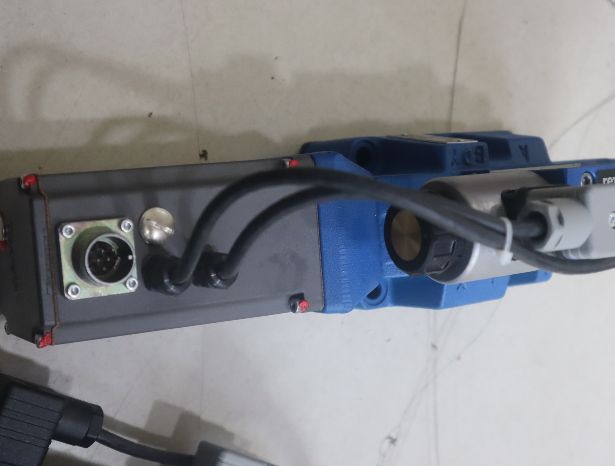 R900727361 4WRKE16E200L-3X/6EG24EK31/A1D3M 力士乐REXROTH