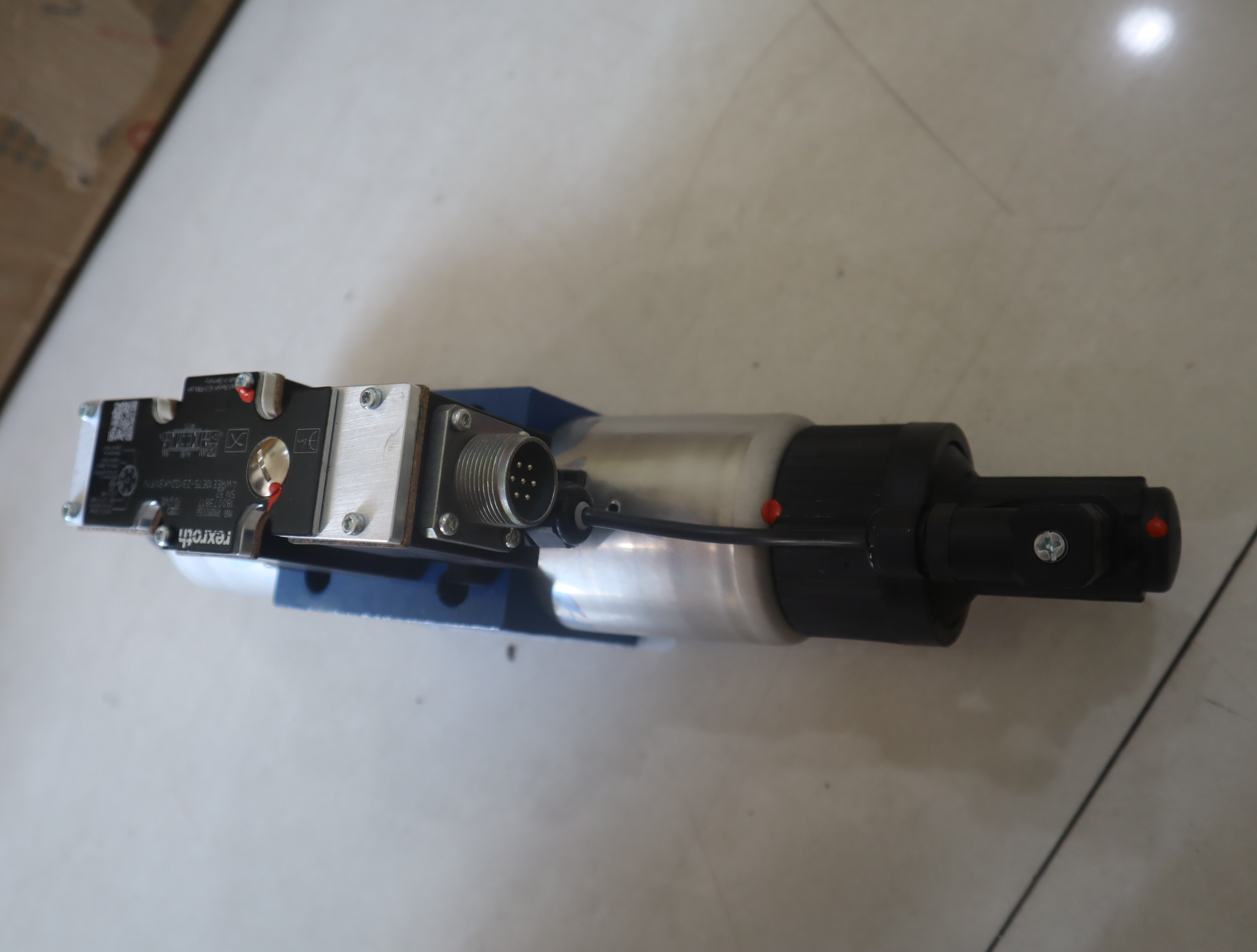 R900927356 4WREE10E75-21/G24K31/F1V 力士乐REXROTH比例阀