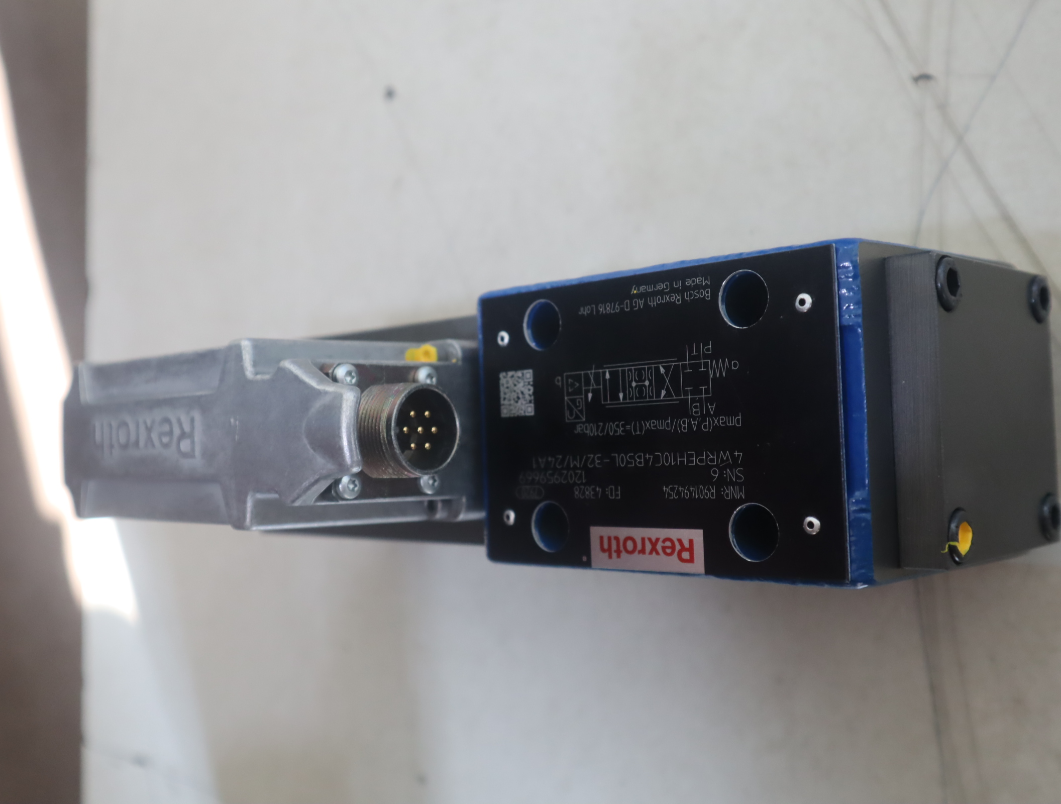 R901494254 4WRPEH10C4B50L-32/M/24A1 力士乐REXROTH比例阀