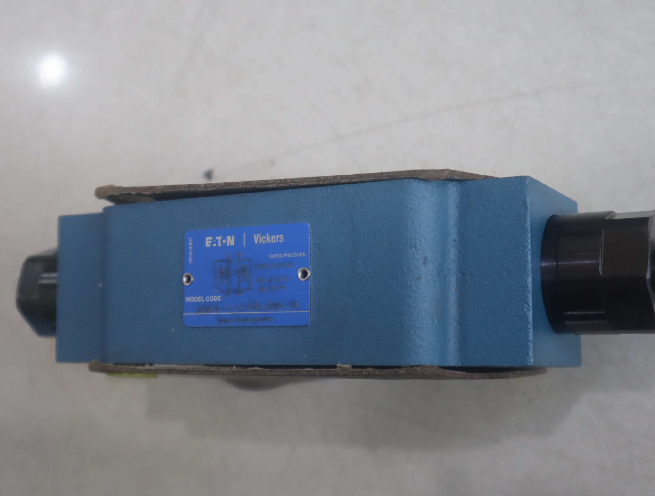 DGMFN-7-Y-A2W-B2W-30 02-413078 威格士VICKERS伊顿EATON节流阀