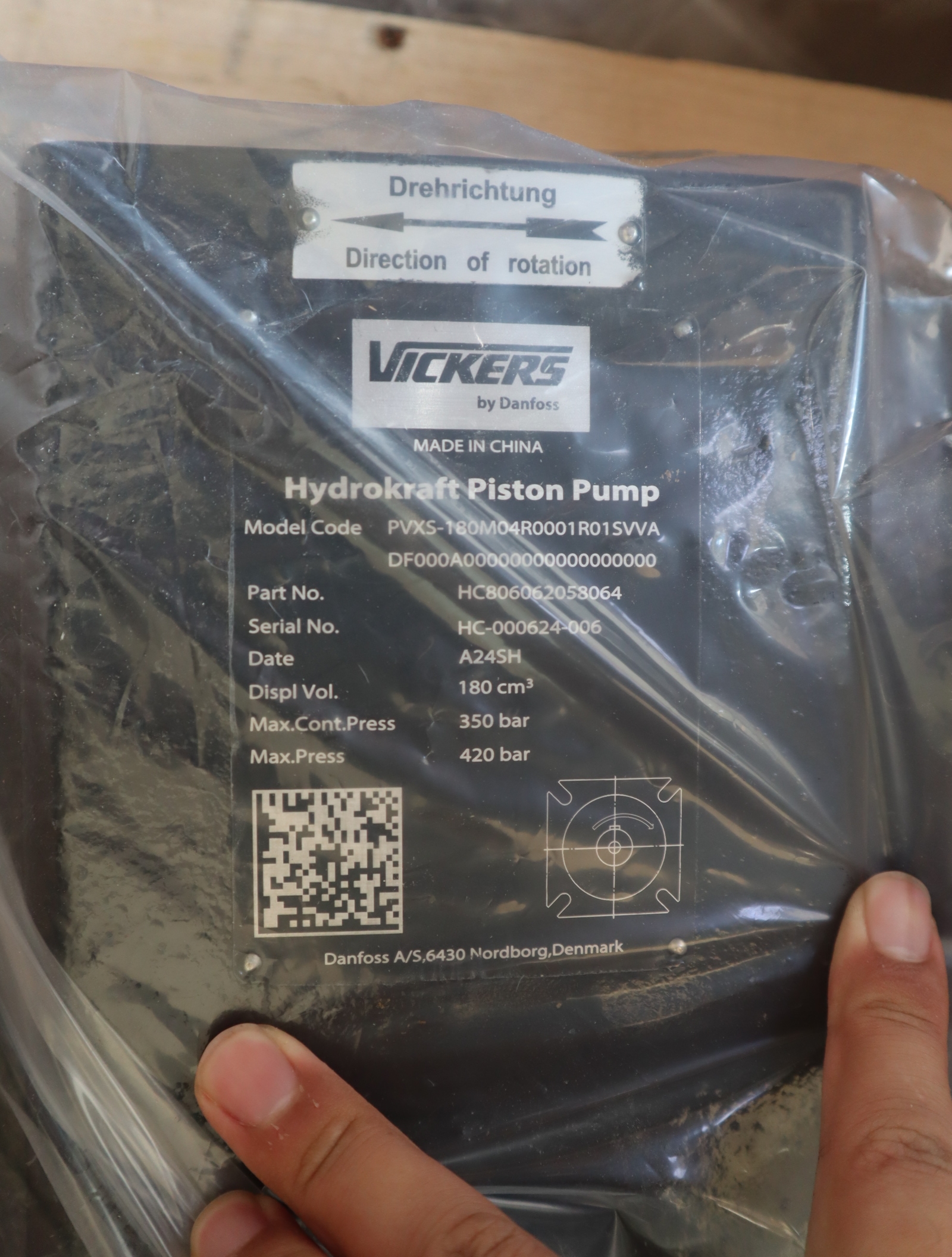 PVXS-180M04R0001R01SVVADF000A00000000000000000 HC806062058064