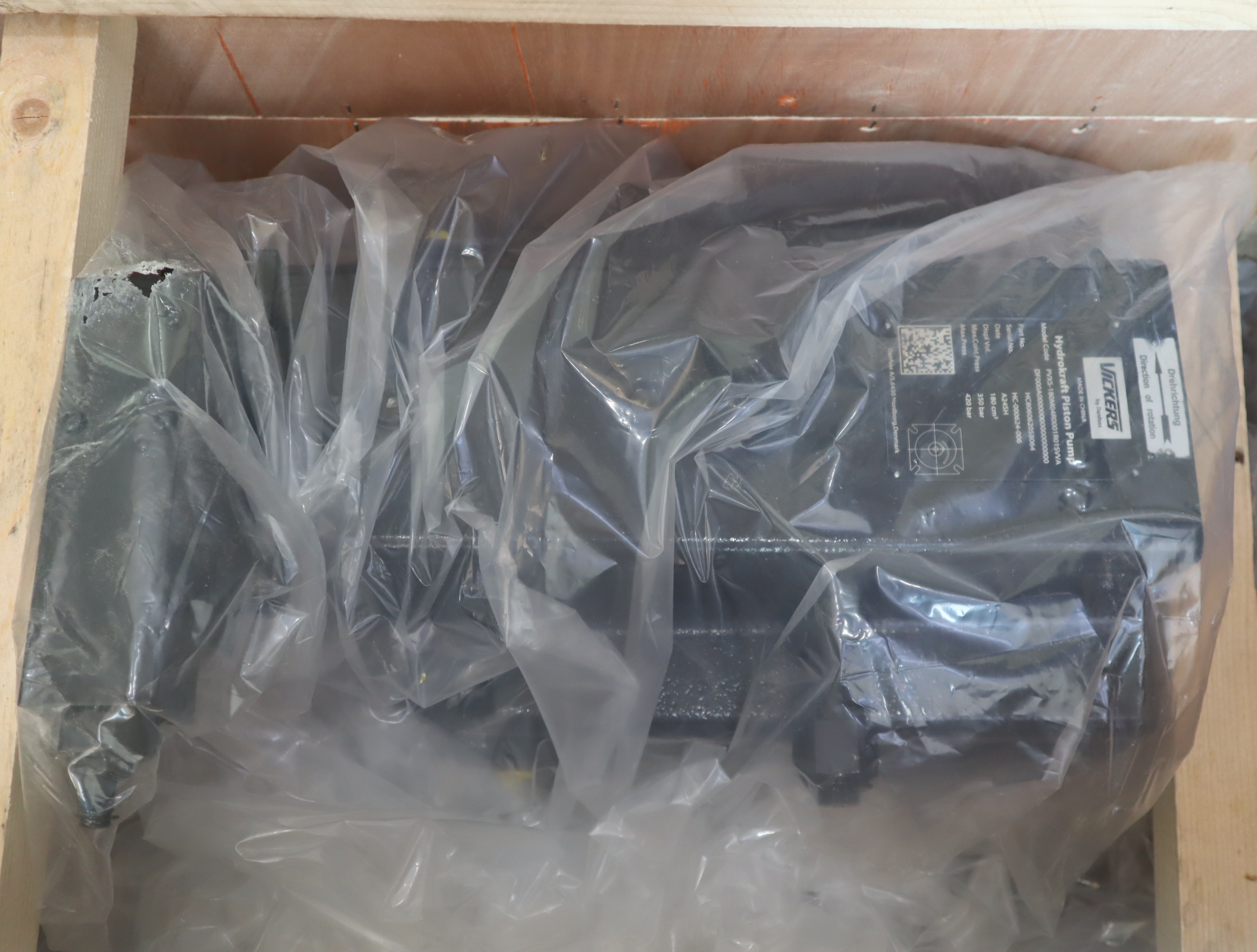 PVXS-180M04R0001R01SVVADF000A00000000000000000 HC806062058064