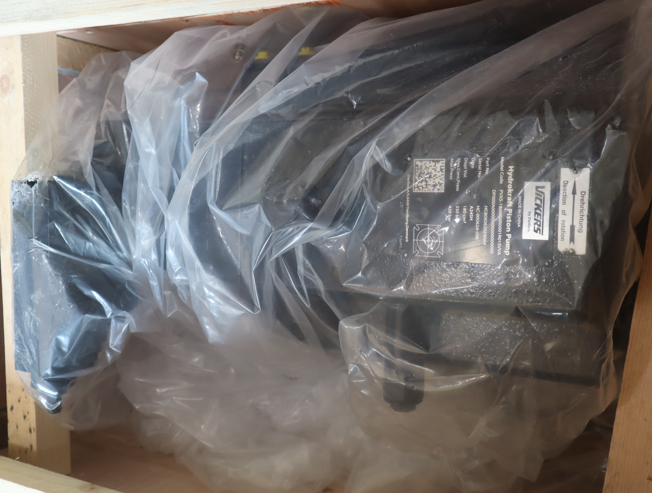 PVXS-180M04R0001R01SVVADF000A00000000000000000 HC806062058064