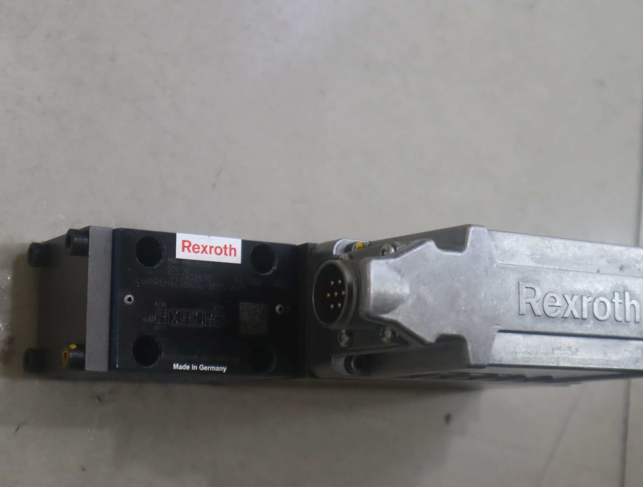 R901382350 4WRPEH6C3B40L-31/M/24F1 力士乐REXROTH比例阀