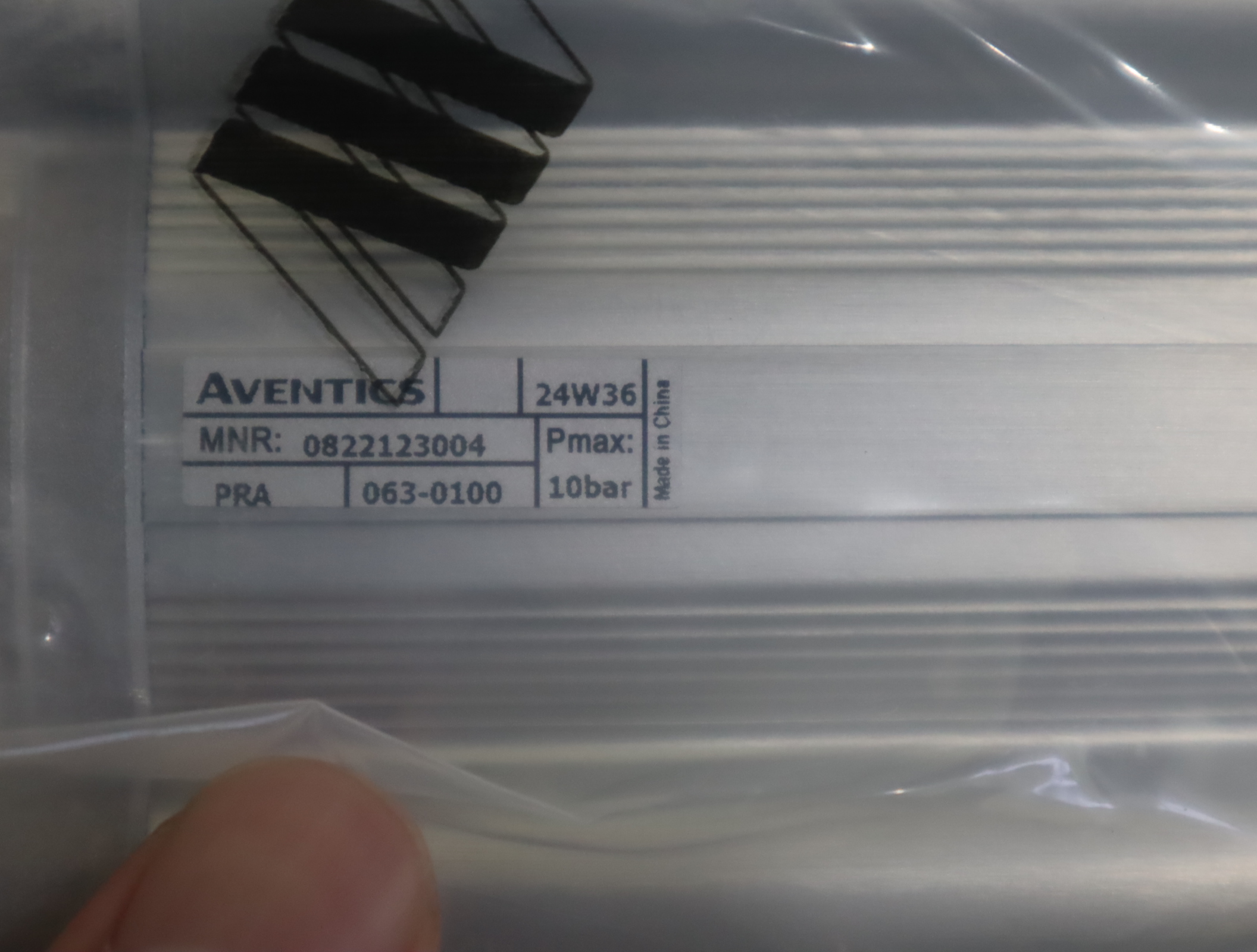 0822123004 063-0100 德国安沃驰AVENTICS气缸0822123004