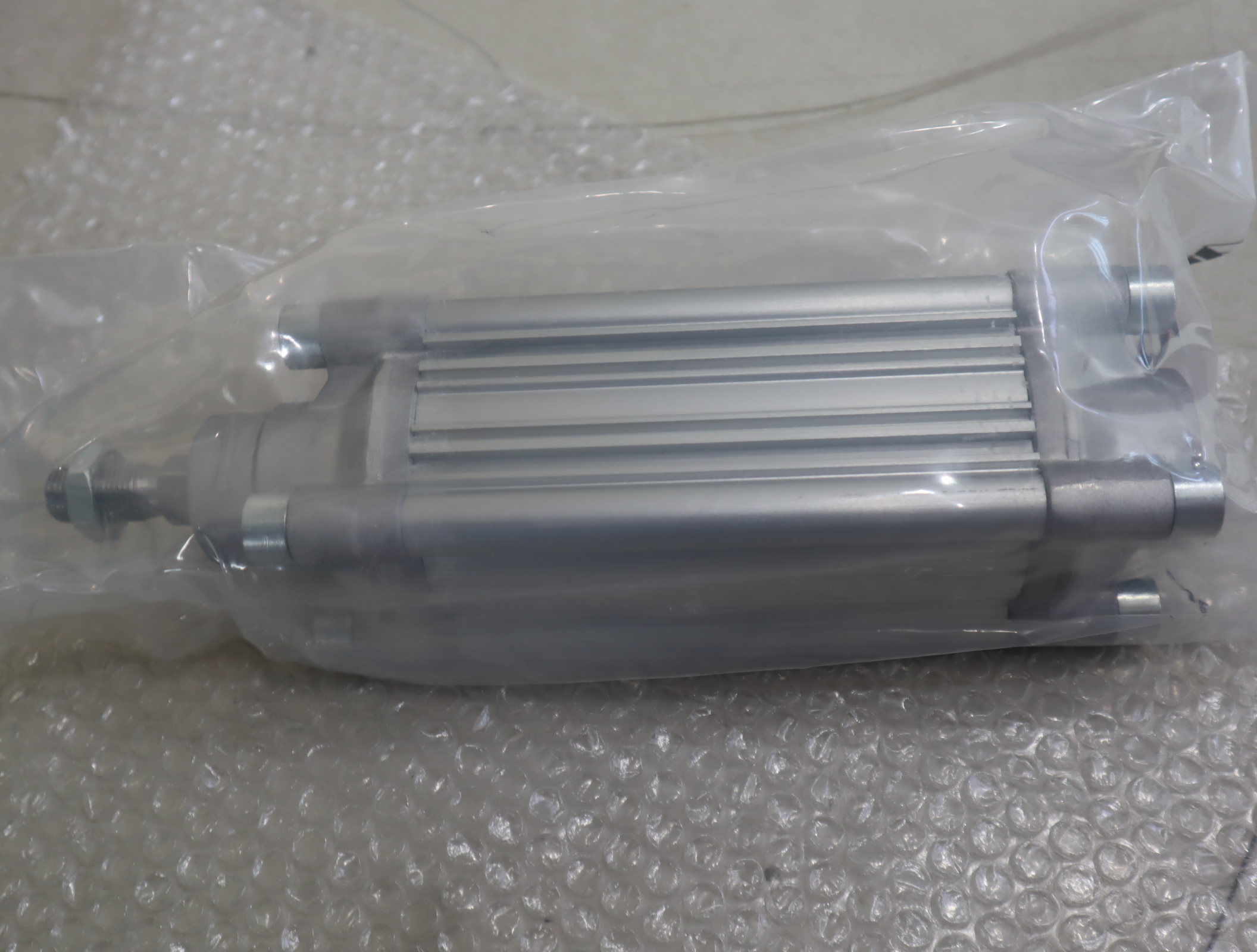 0822123004 063-0100 德国安沃驰AVENTICS气缸0822123004