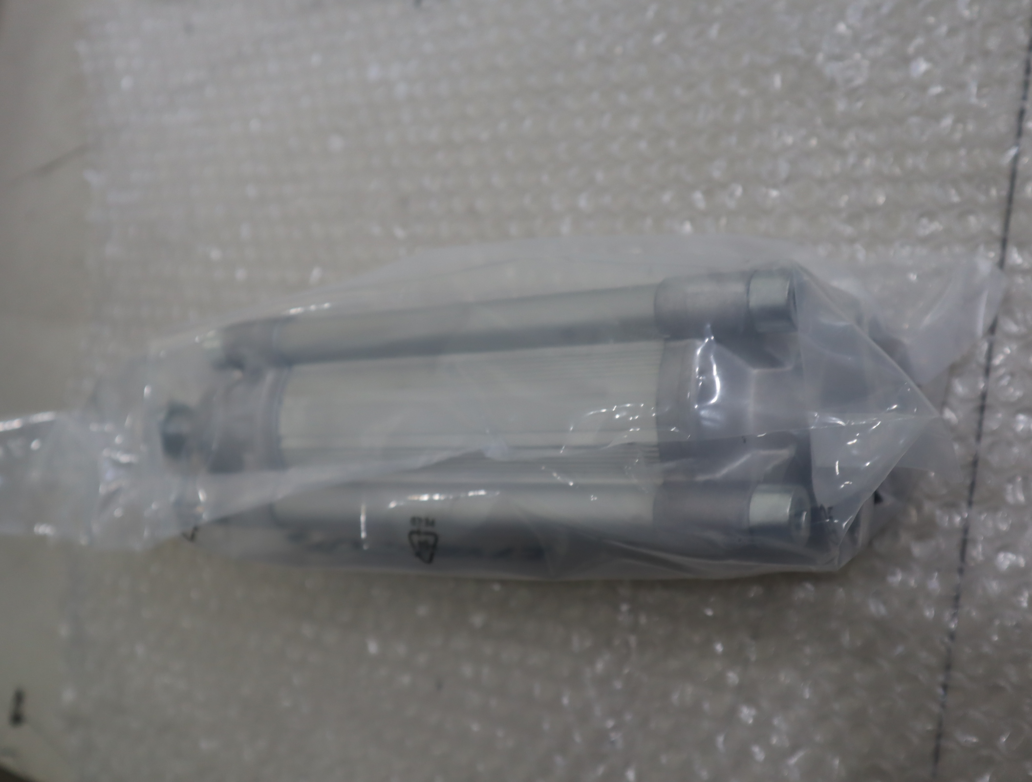 0822123004 063-0100 德国安沃驰AVENTICS气缸0822123004