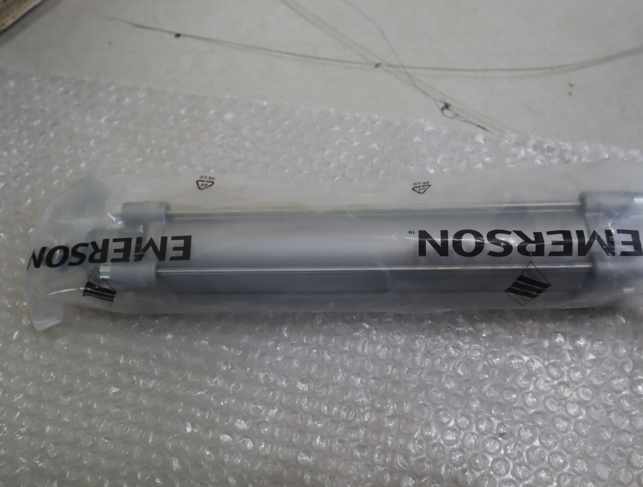 0822341007 040-0200 德国安沃驰AVENTICS气缸0822341007 