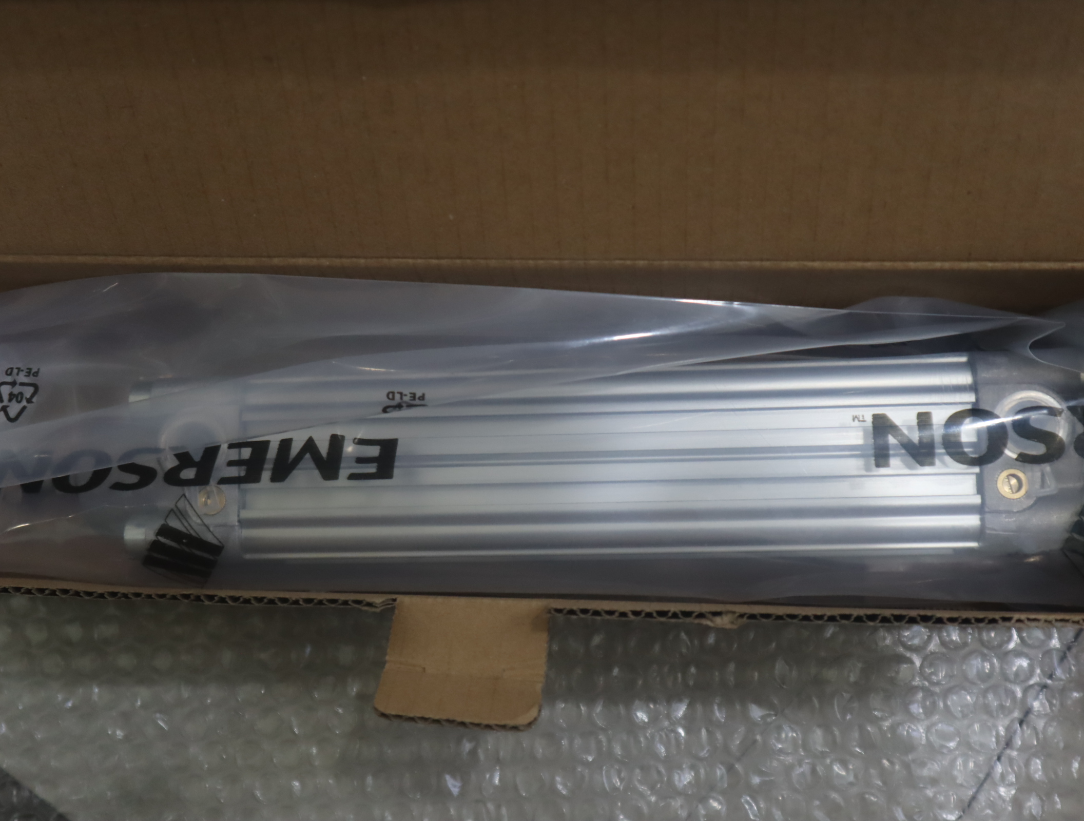 0822121006 040-0160 德国安沃驰AVENTICS气缸0822121006