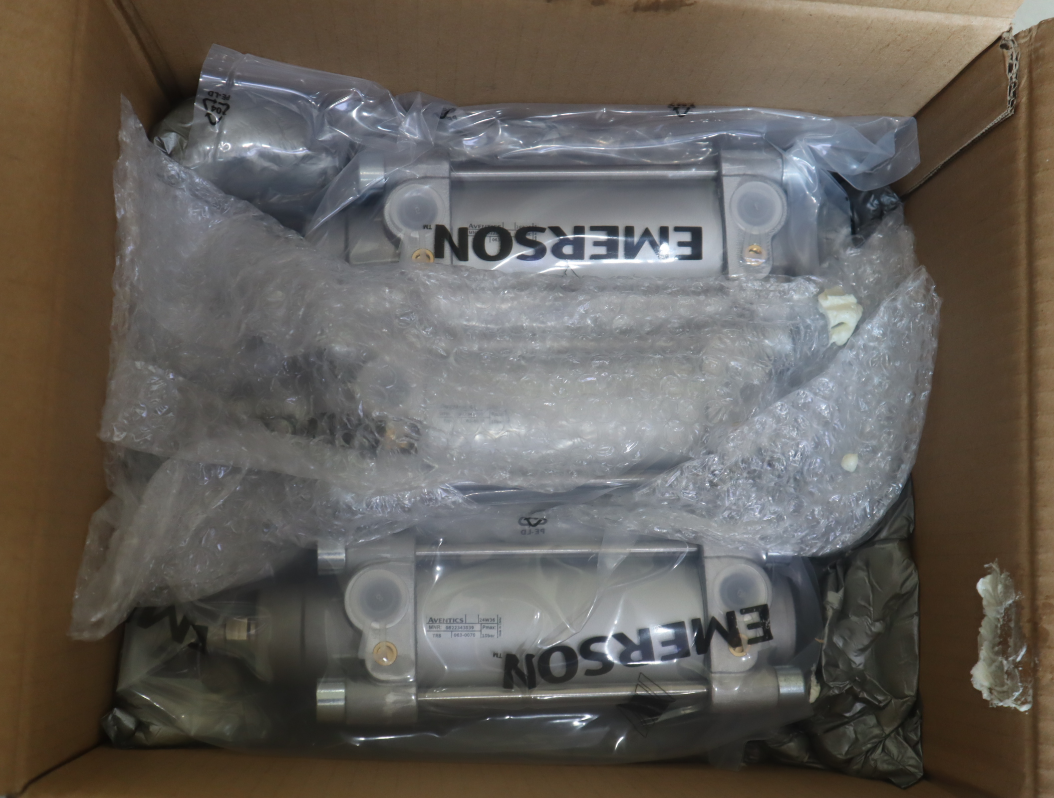 0822343039 063-0070 德国安沃驰AVENTICS气缸0822343039