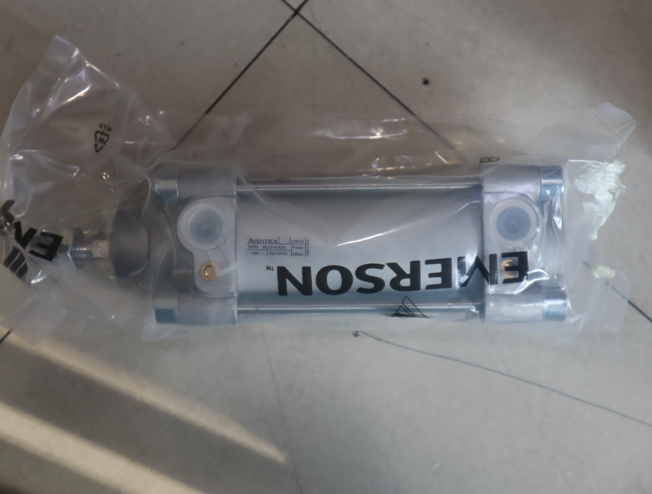 0822343039 063-0070 德国安沃驰AVENTICS气缸0822343039