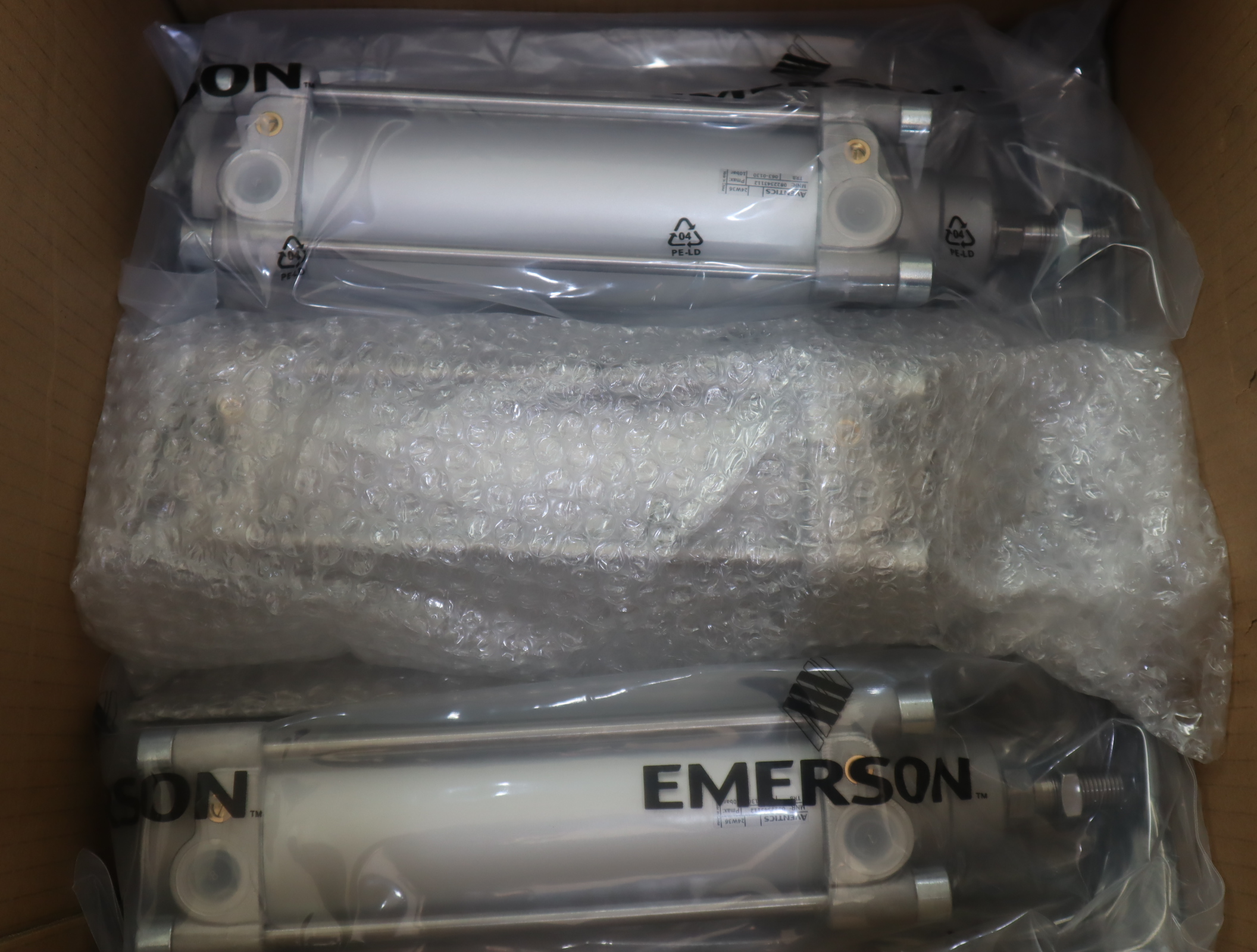 0822343112 063-0130 德国安沃驰AVENTICS气缸0822343112