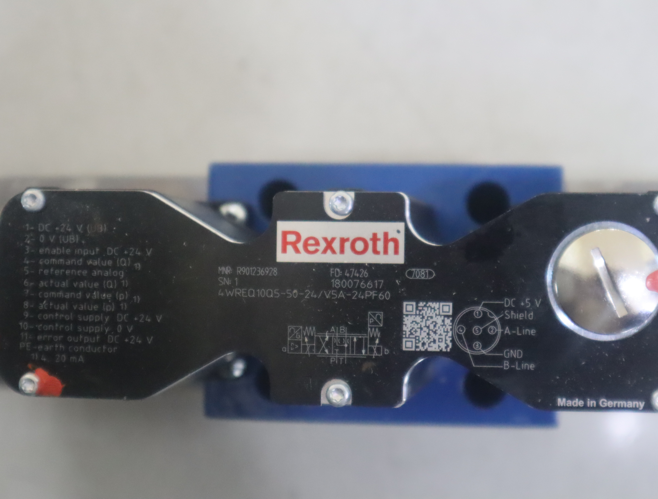 R901236928 4WREQ10Q5-50-24/V5A-24PF60 德国力士乐REXROTH比例阀