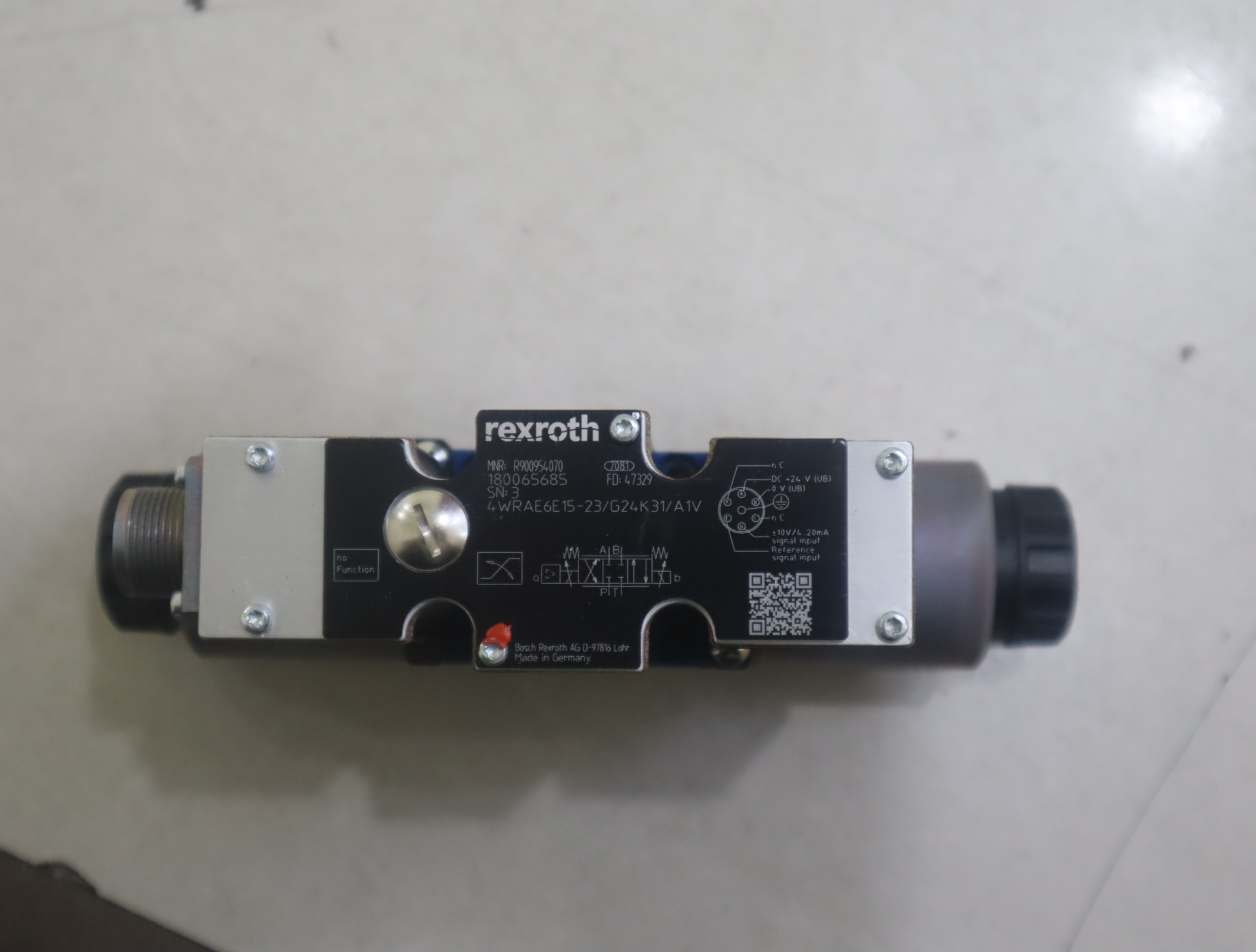 R900954070 4WRAE6E15-21/G24K31/A1V 德国力士乐REXROTH比例阀