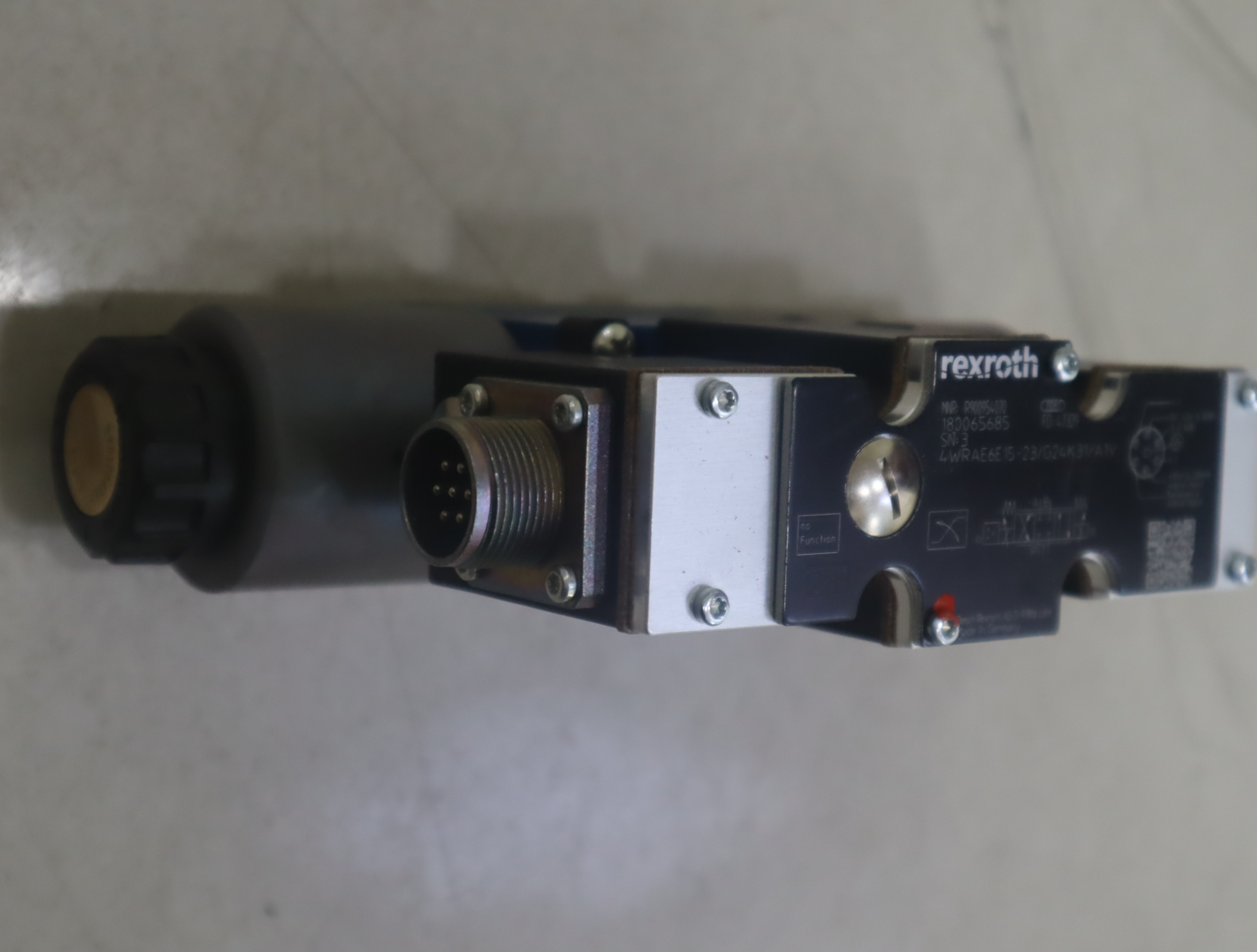 R900954070 4WRAE6E15-21/G24K31/A1V 德国力士乐REXROTH比例阀