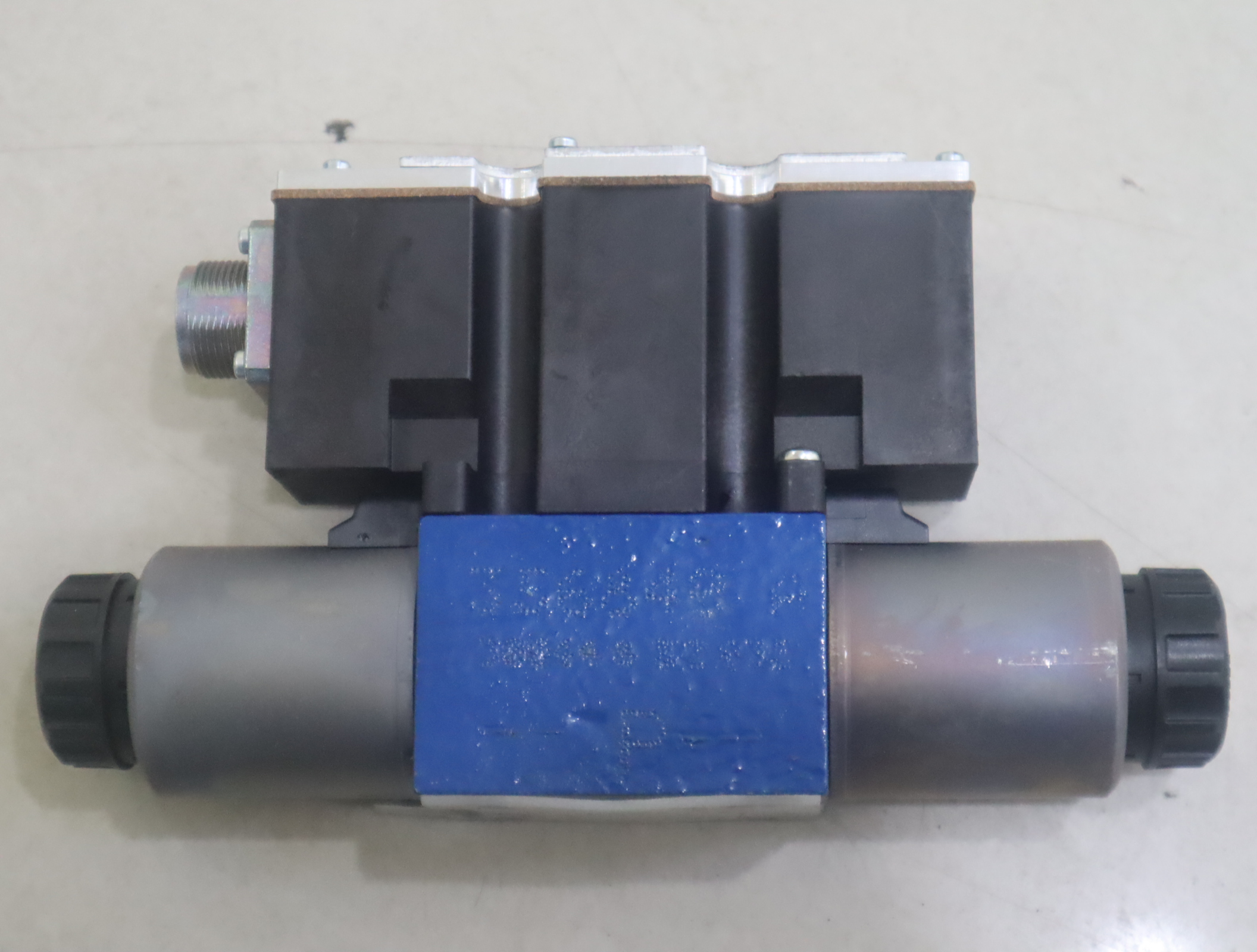 R900954070 4WRAE6E15-21/G24K31/A1V 德国力士乐REXROTH比例阀