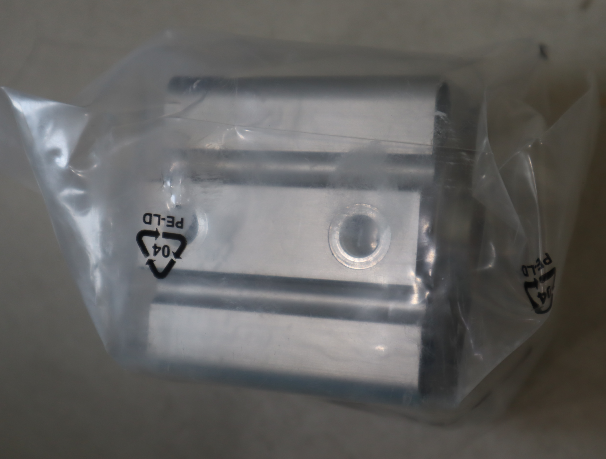 0822010675 德国安沃驰AVENTICS气缸0822010675