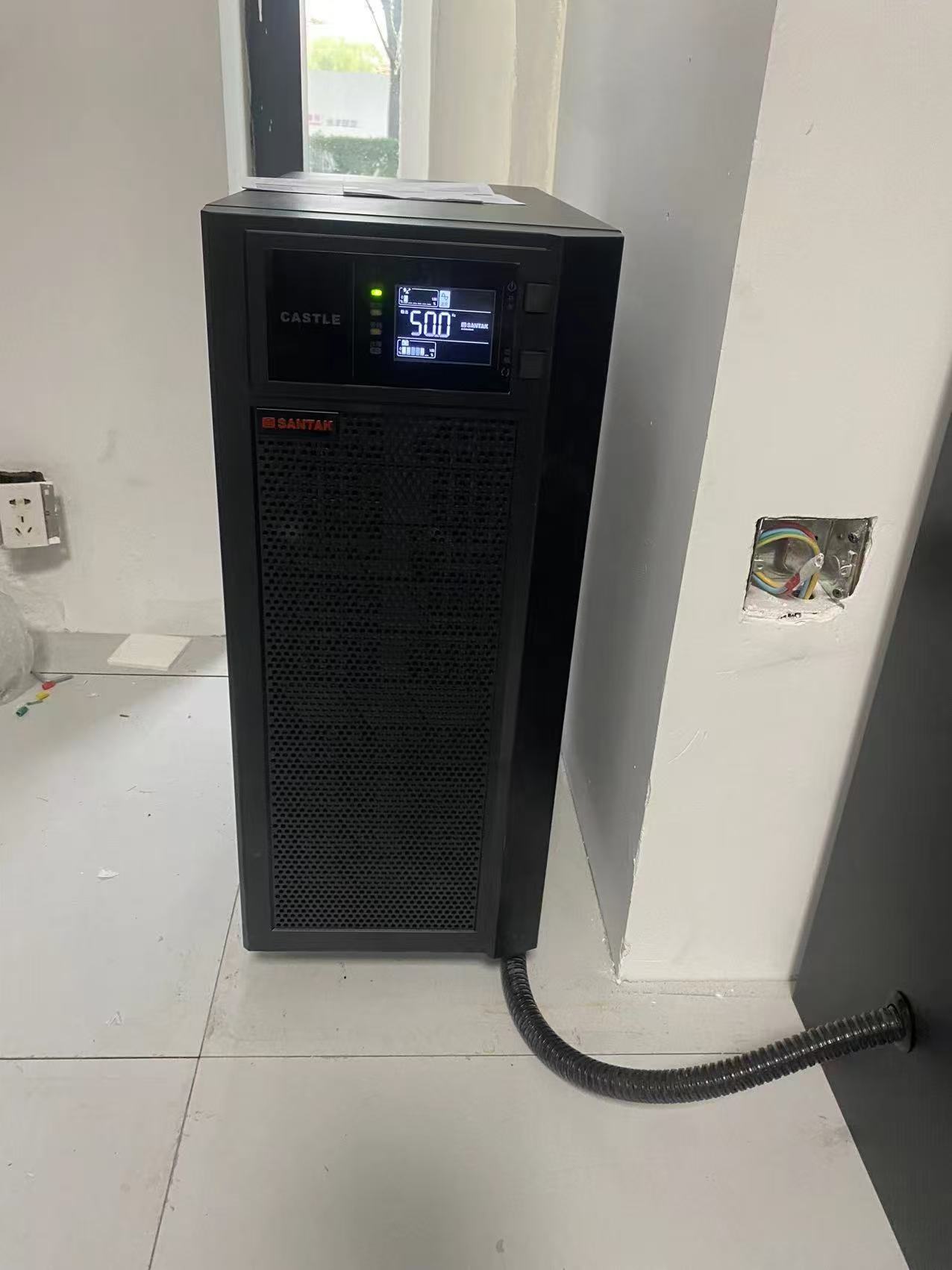 山特UPS电源及蓄电池