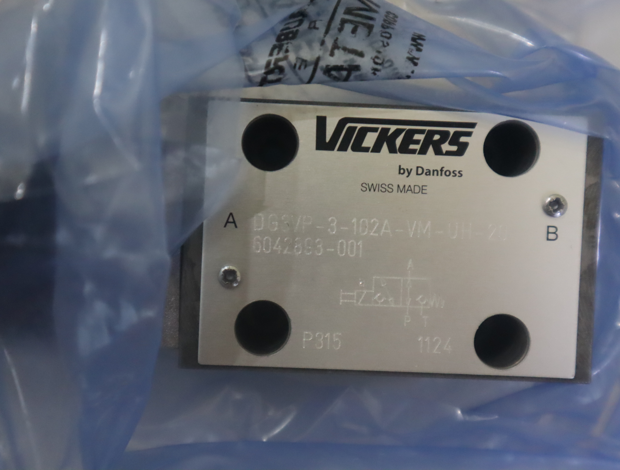 DG3VP-3-102A-VM-U-H-20 6042893-001 美国威格士VICKERS电磁阀
